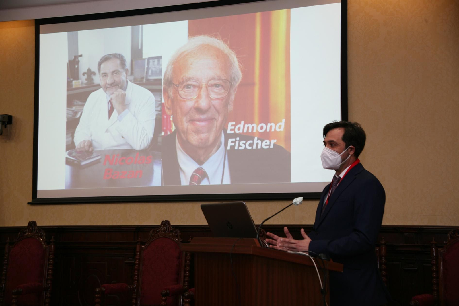 Entrega medalla profesor Rosety Rodríguez de la Universidad de Orleans.