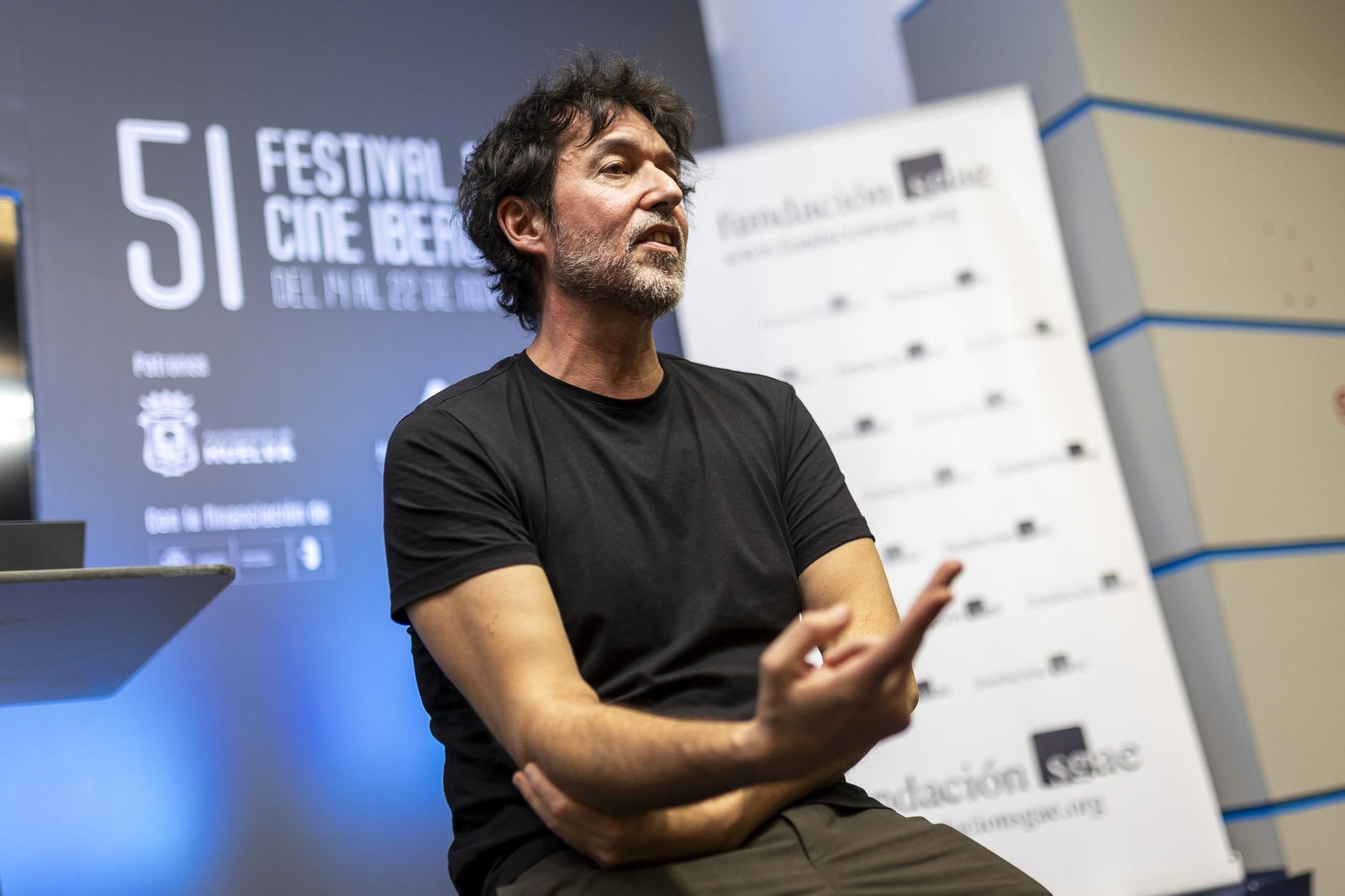 El guionista dando su conferencia.