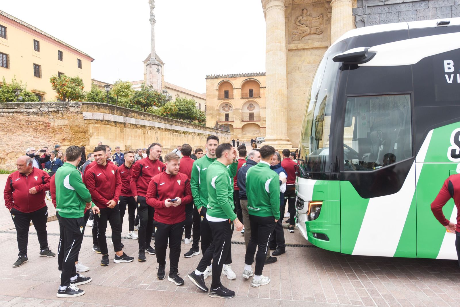 Las mejores fotos de la presentación del nuevo autobús del Córdoba CF