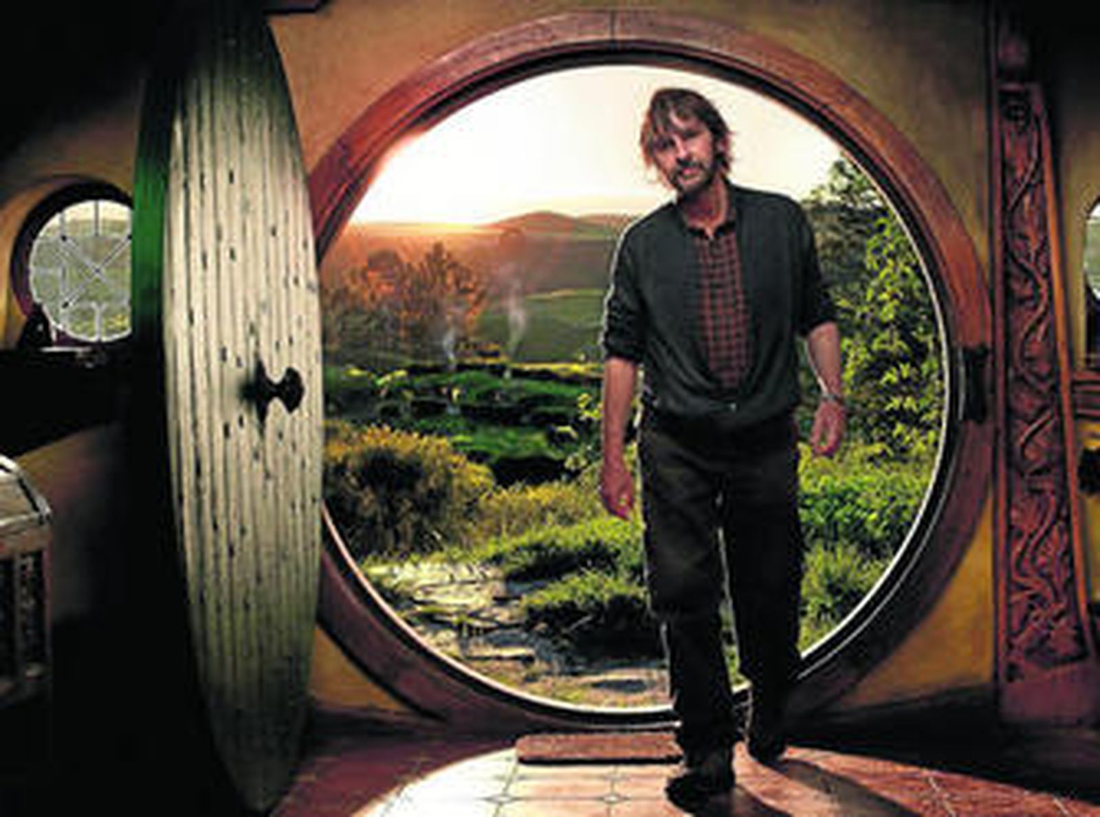 El realizador Peter Jackson, en la mansión que habita Bilbo Bolsón en 'El hobbit': un agujero en el suelo.