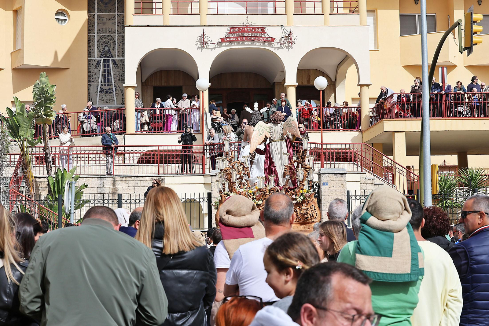 Imágenes de El Resucitado por el barrio de La Hispanidad