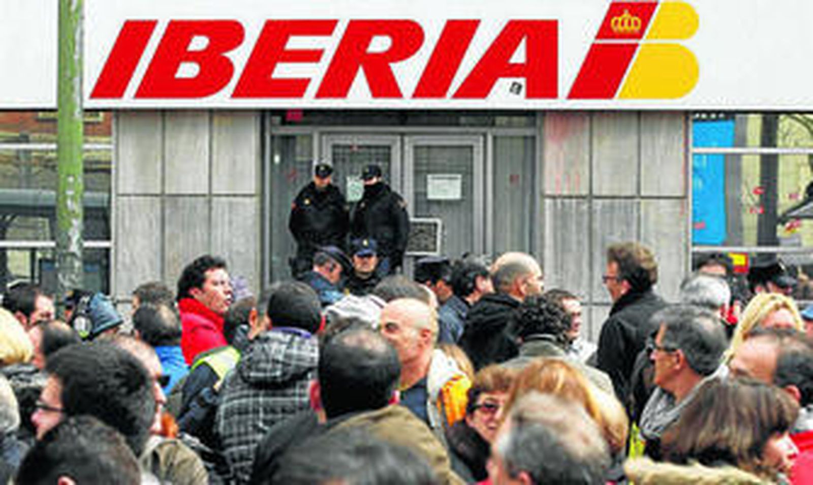 Concentración reciente de los trabajadores de Iberia frente a la sede de la compañía en Madrid.