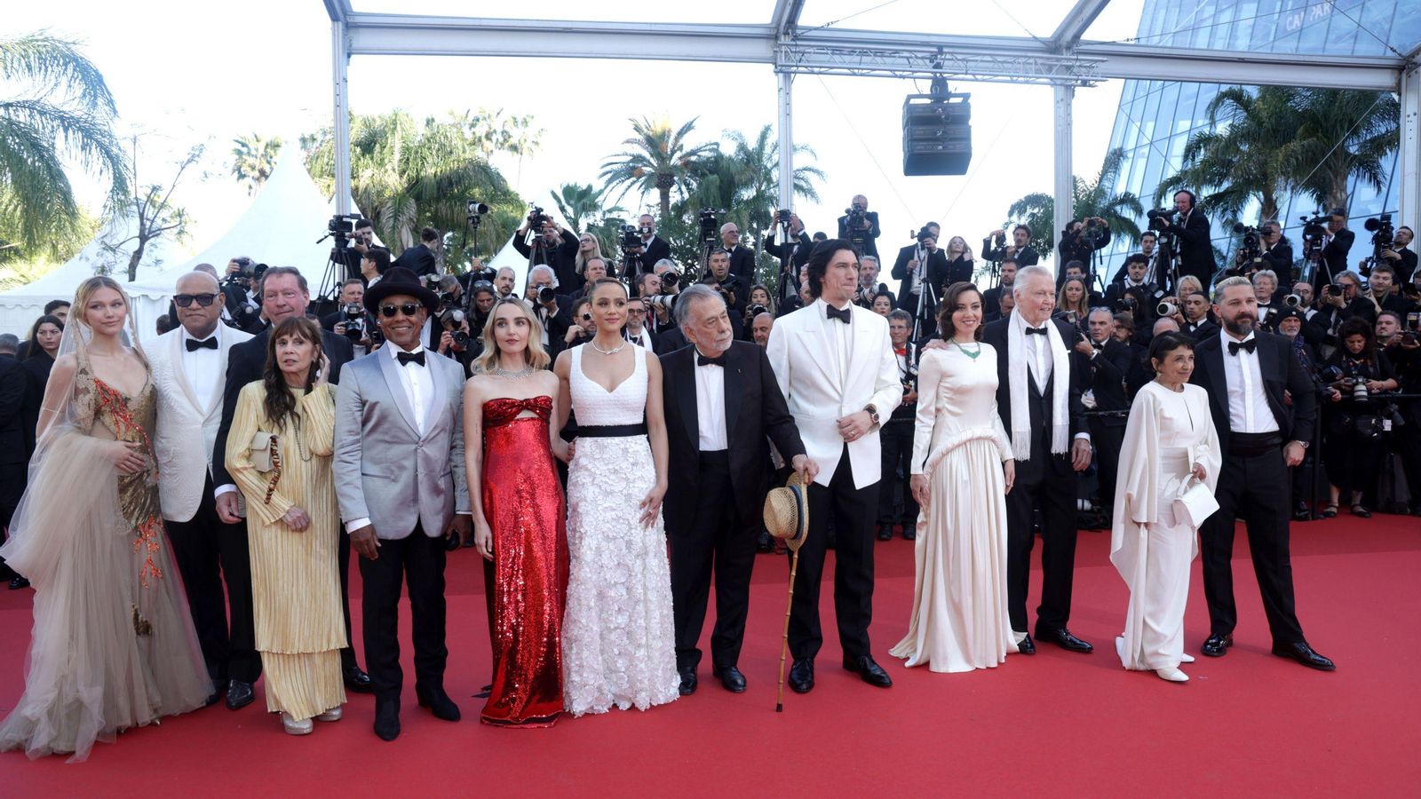 Francis Ford Coppola, acompañado del reparto de 'Megalópolis' en el Festival de Cannes. Francis Ford Coppola, acompañado del reparto de 'Megalópolis' en el Festival de Cannes.
