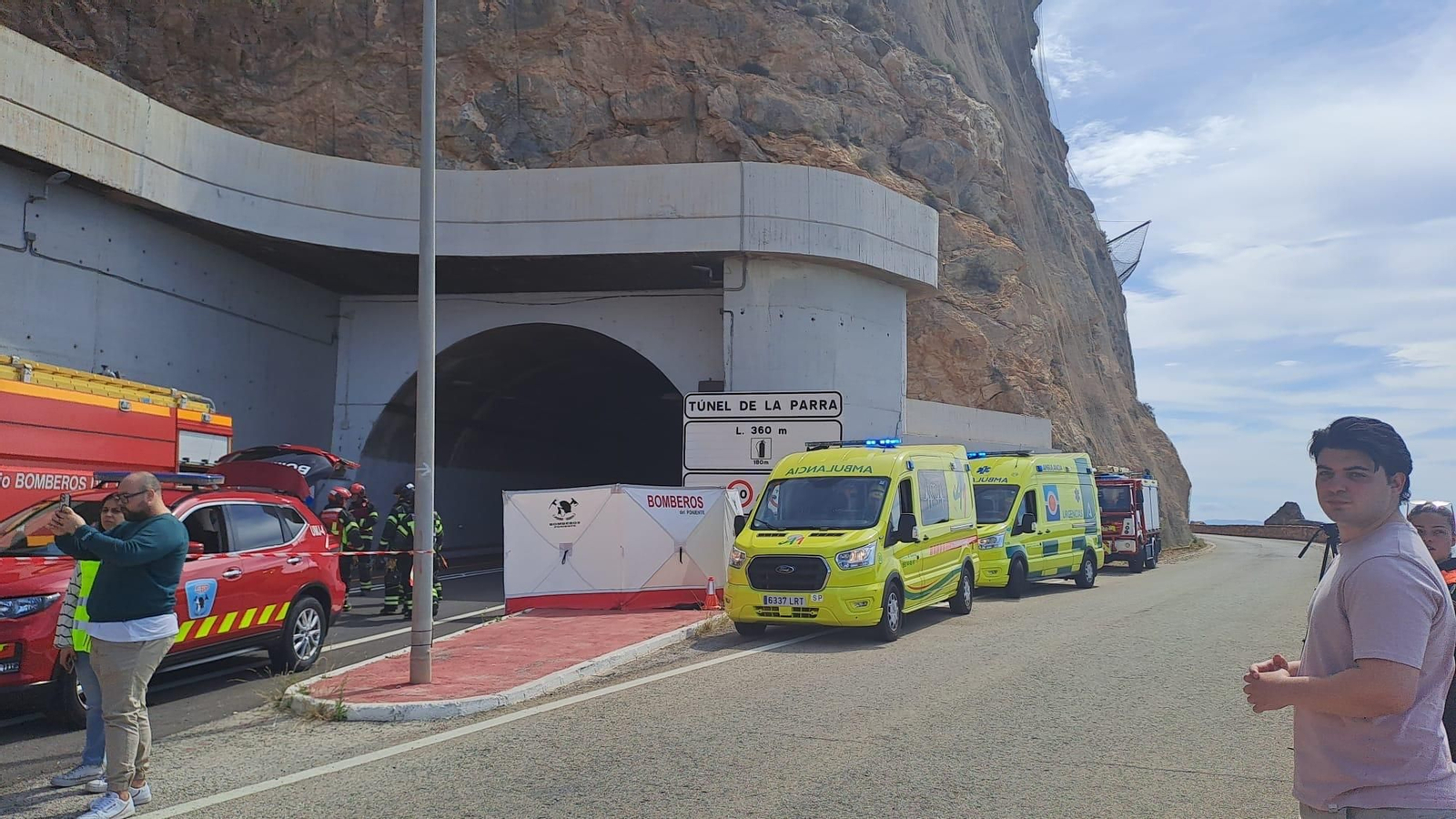 Imágenes del espectacular simulacro de incendio en el túnel de La Parra de El Cañarete.