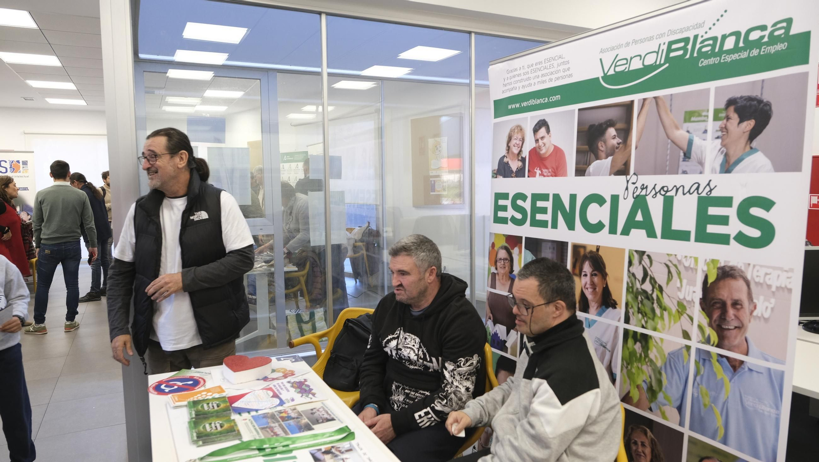 Imágenes de la Jornada de Puertas Abiertas de Asociaciones en el Espacio Alma