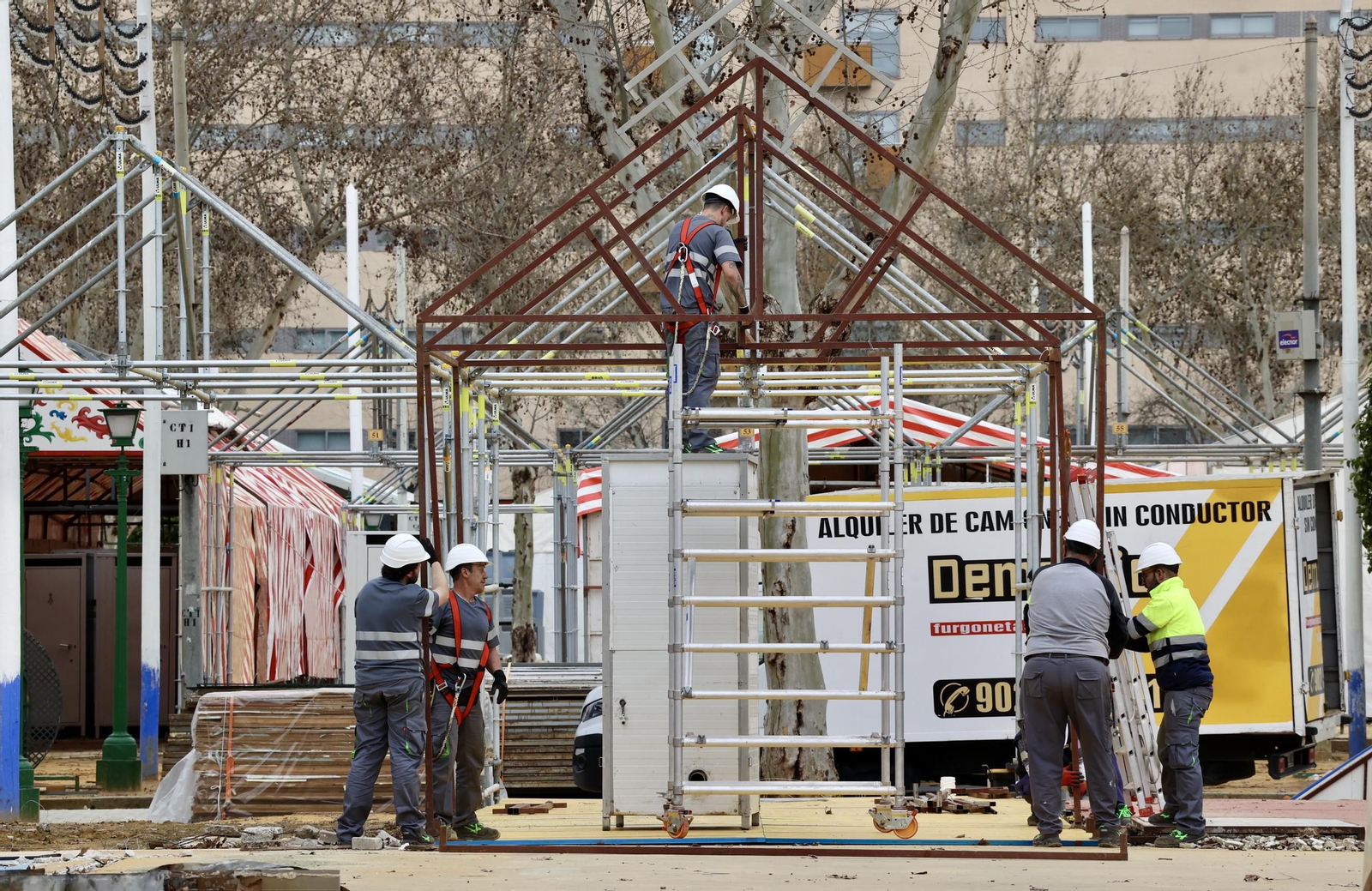 Así avanzan los trabajos del montaje de la Feria de Abril 2025