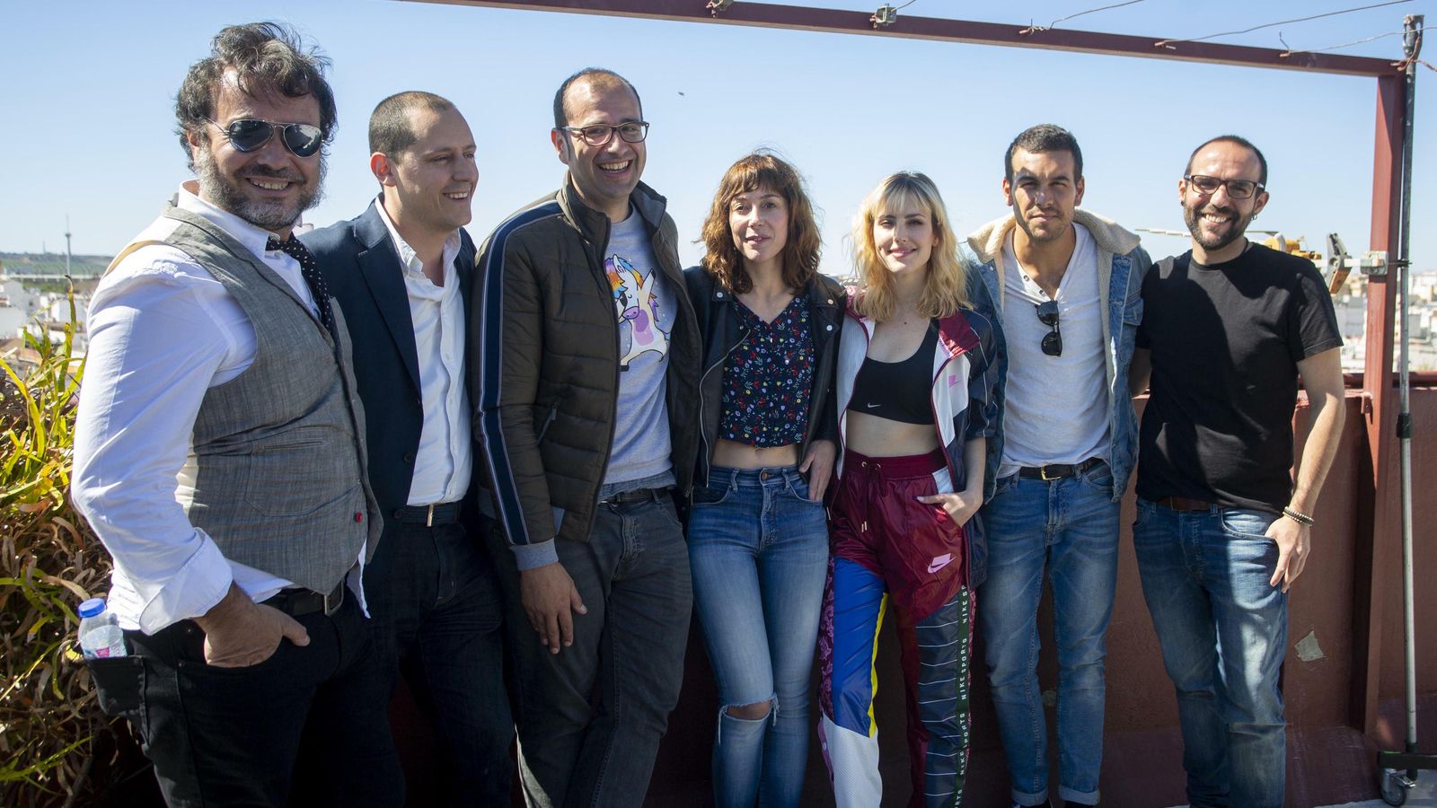 Enrique López Lavigne, Olmo Figueredo, Paco Cabezas, Ruth Díaz, Natalia de Molina, Mario Casas y José Rodríguez, en el rodaje de ‘Adiós’. Enrique López Lavigne, Olmo Figueredo, Paco Cabezas, Ruth Díaz, Natalia de Molina, Mario Casas y José Rodríguez, en el rodaje de ‘Adiós’.
