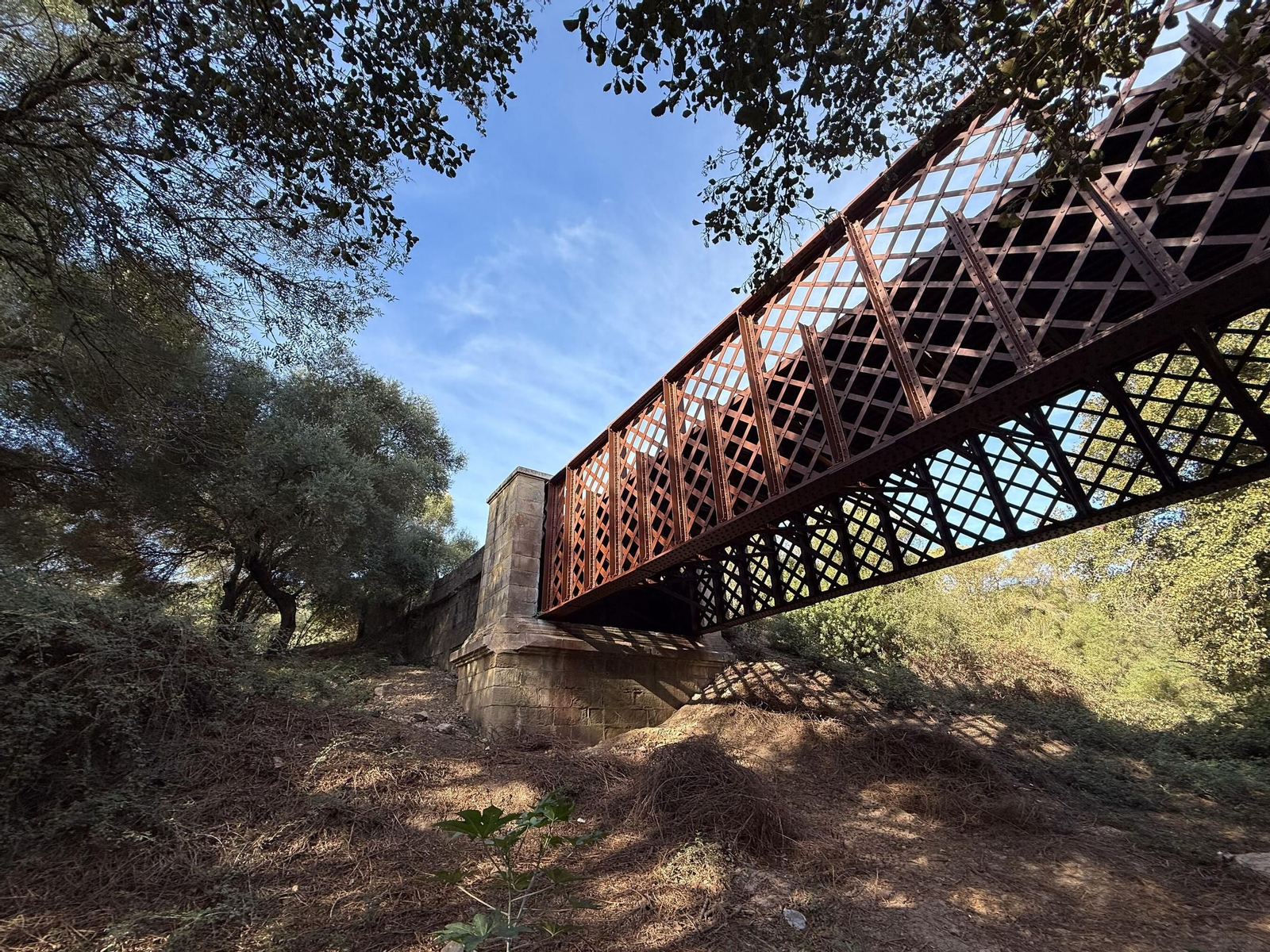El Puente de Hierro de Los Barrios, recién restaurado.