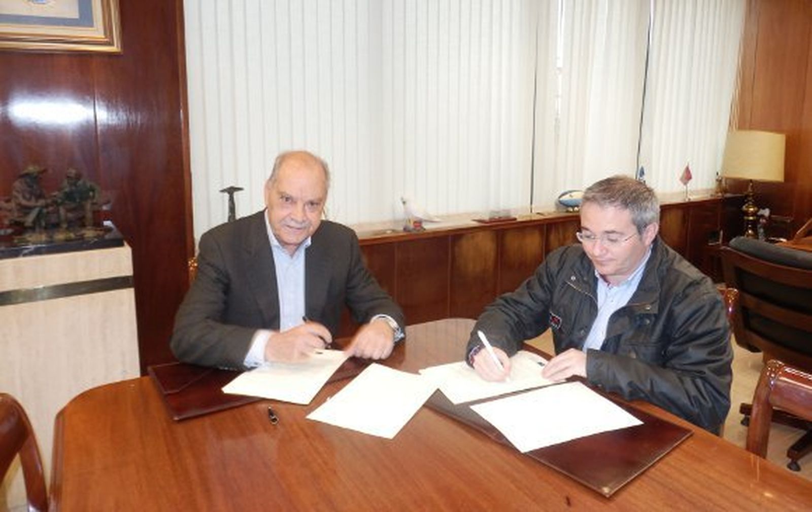 Firmado el convenio para la mejora del Polígono La Palmosa