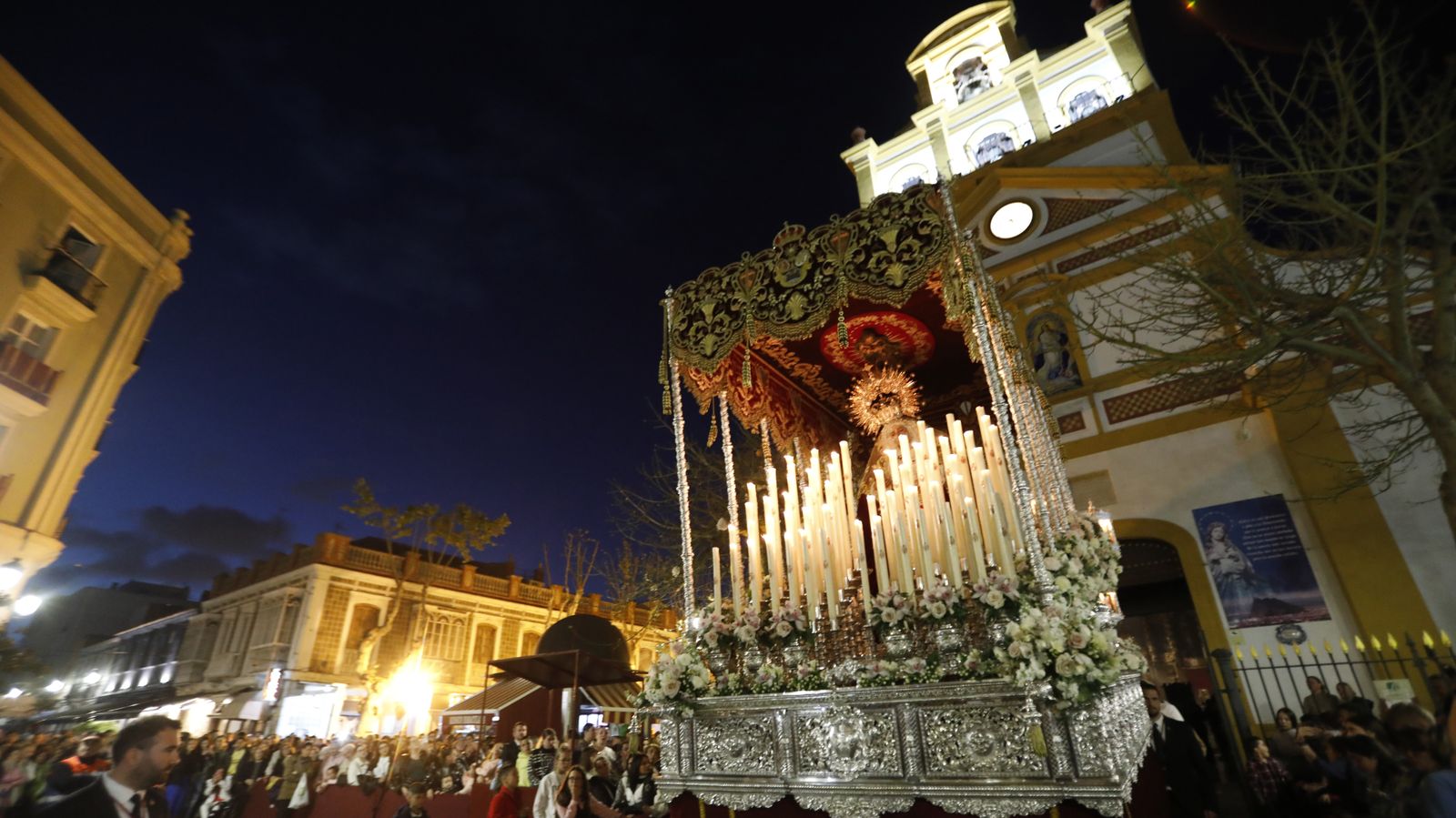 Las fotos del Viernes Santo en la Línea:  Cristo del Mar y Luz y Esperanza Nuestra, Soledad y Santo Entierro, Cristo del Amor y Misericordia y Amargura