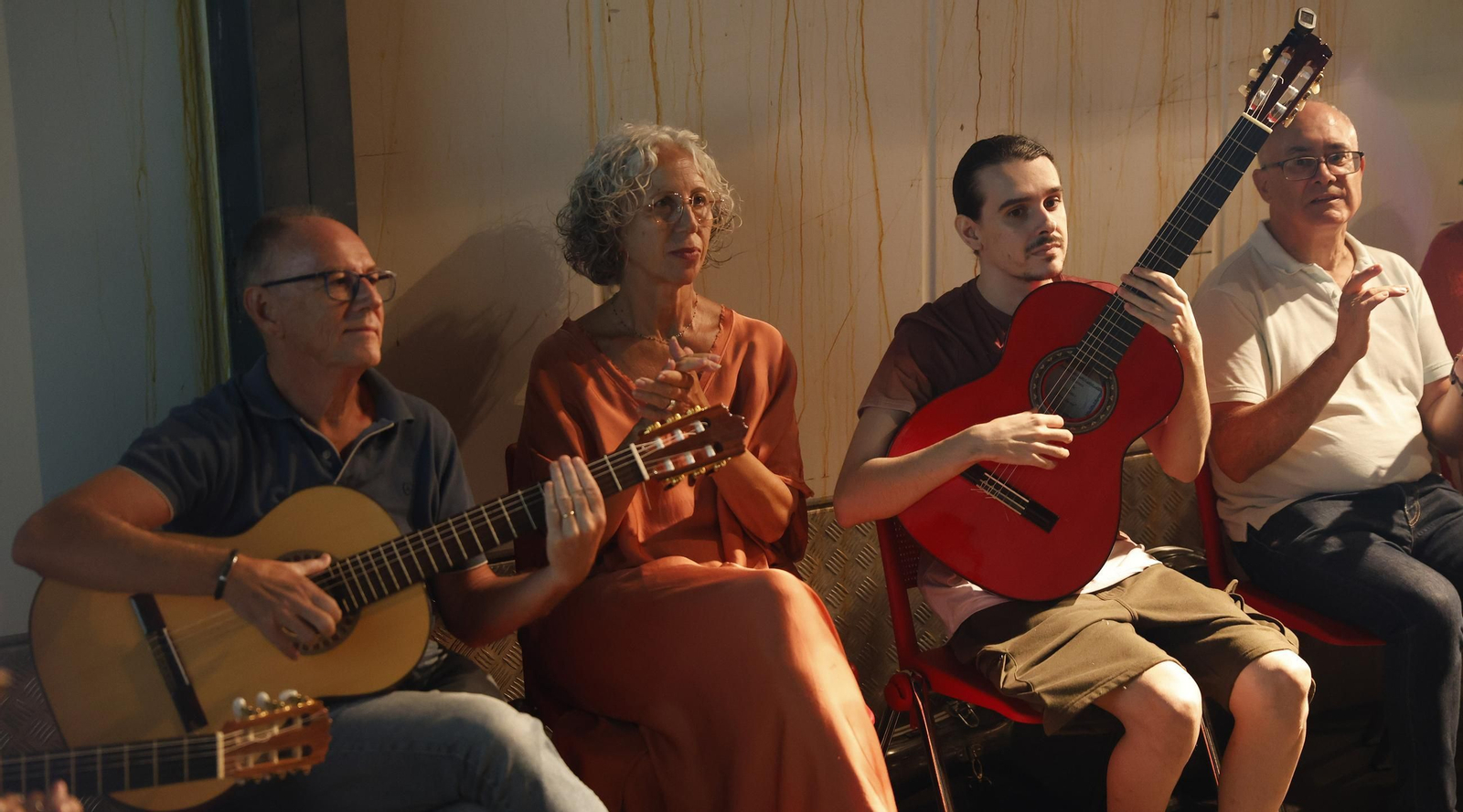 Búscate en la reunión a compás en AlCultura