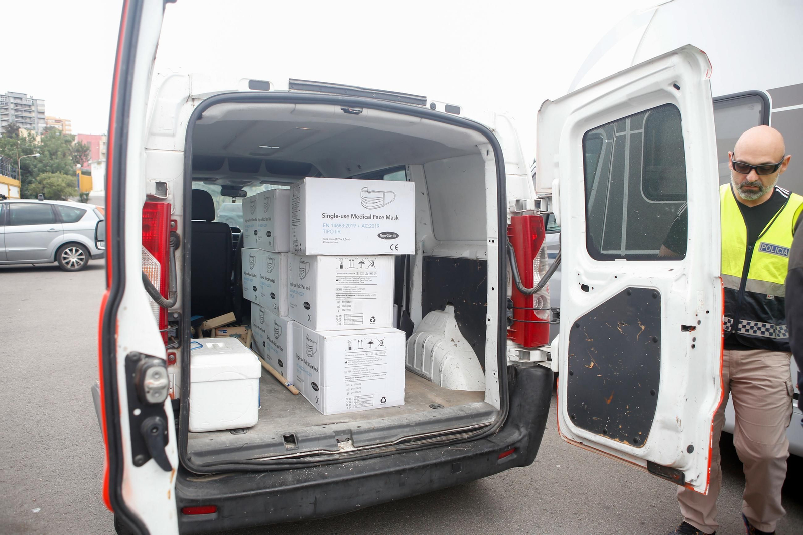 Fotos de la recogida de alimentos y enseres para ayudar a los afectados por la DANA en Valencia