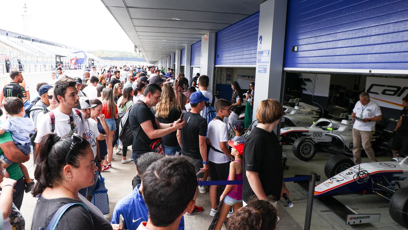 Los aficionados tendrán acceso a los boxes.