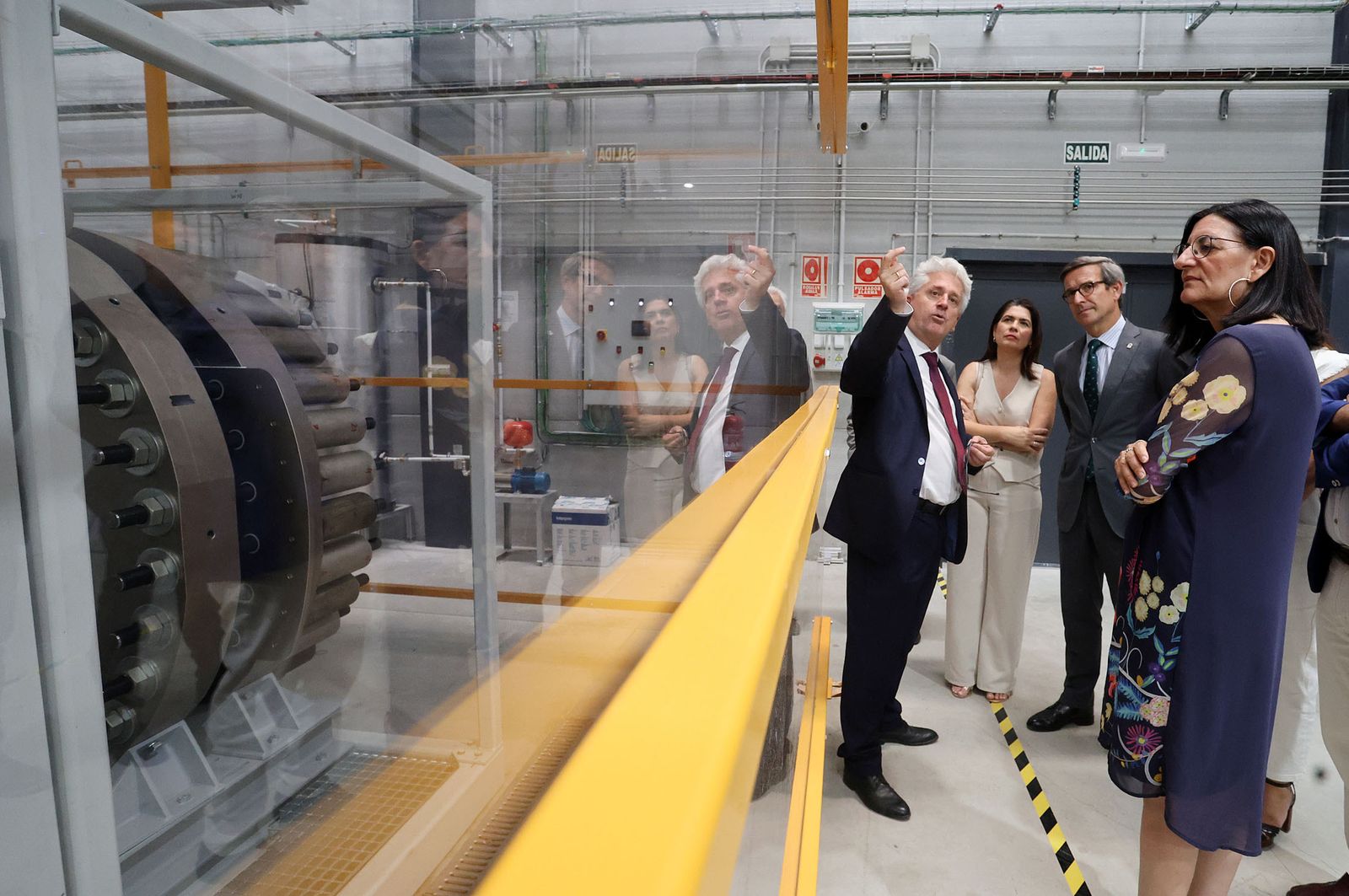 Imágenes de la visita de Jorge Paradela a las instalaciones de la empresa Ariema Energía y Medioambiente SL, especializada en hidrógeno verde