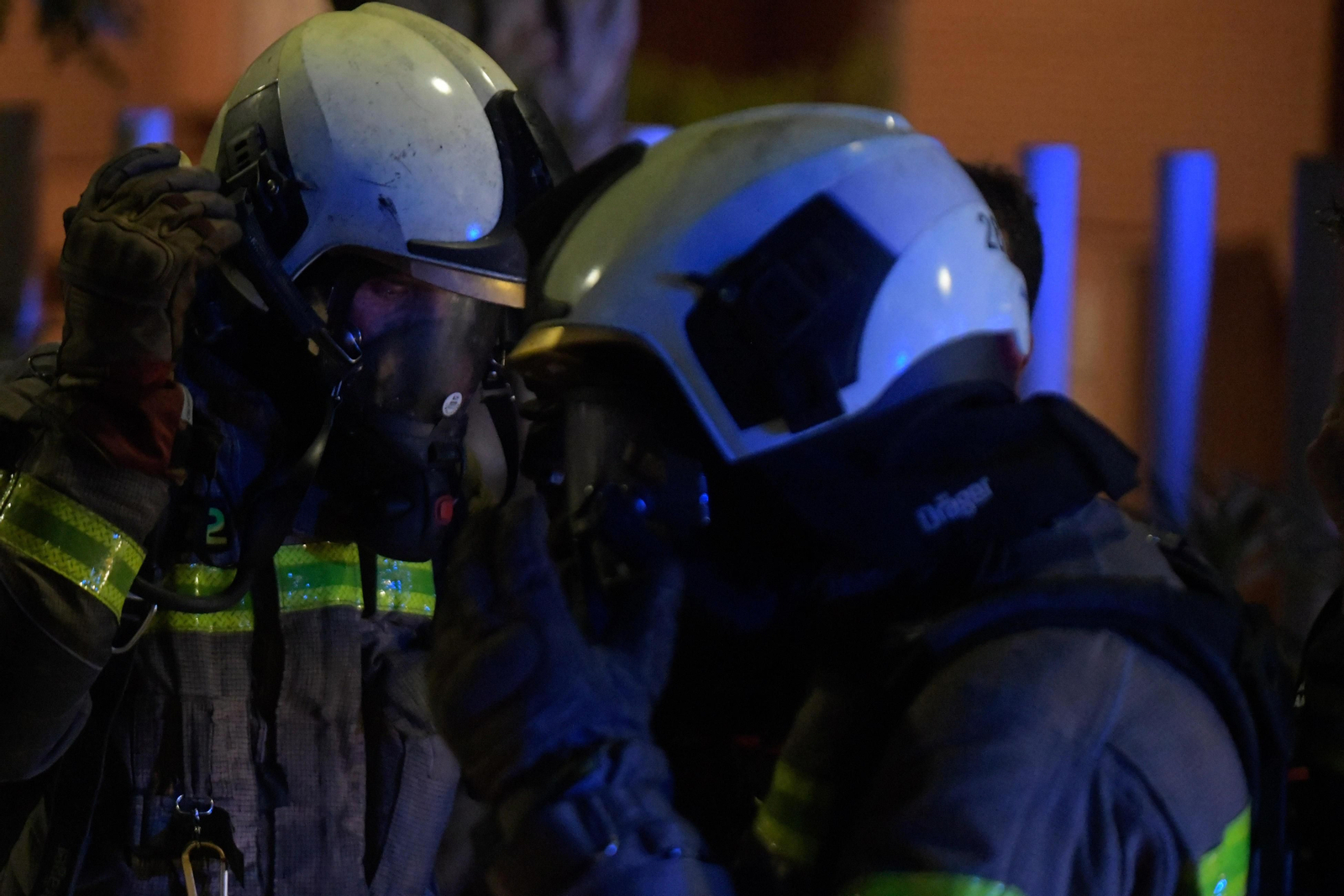 Fuego en el Nevada: un incendio obliga a desalojar el centro comercial y la intervención de los Bomberos