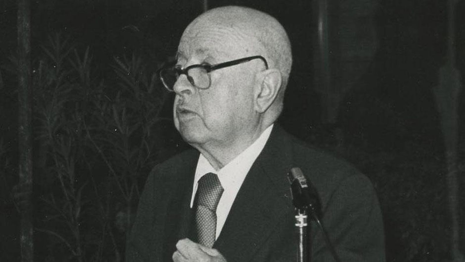 Dámaso Alonso ingresa en la Real Academia Española en 1948.