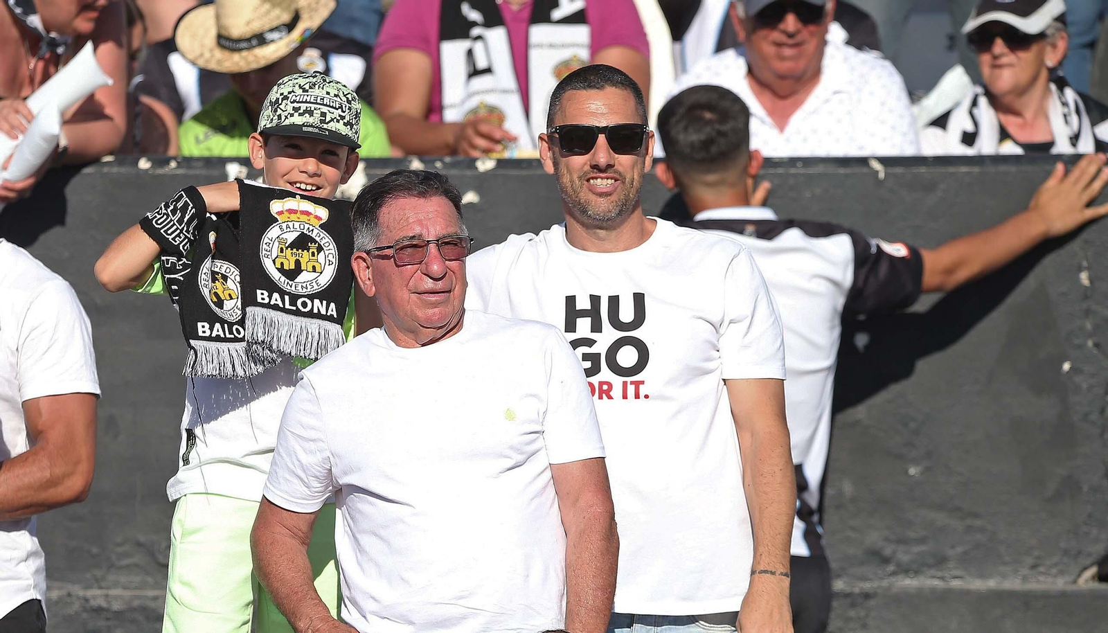 Fotos de la afición durante el Balona - Algeciras en el estadio municipal de La Línea