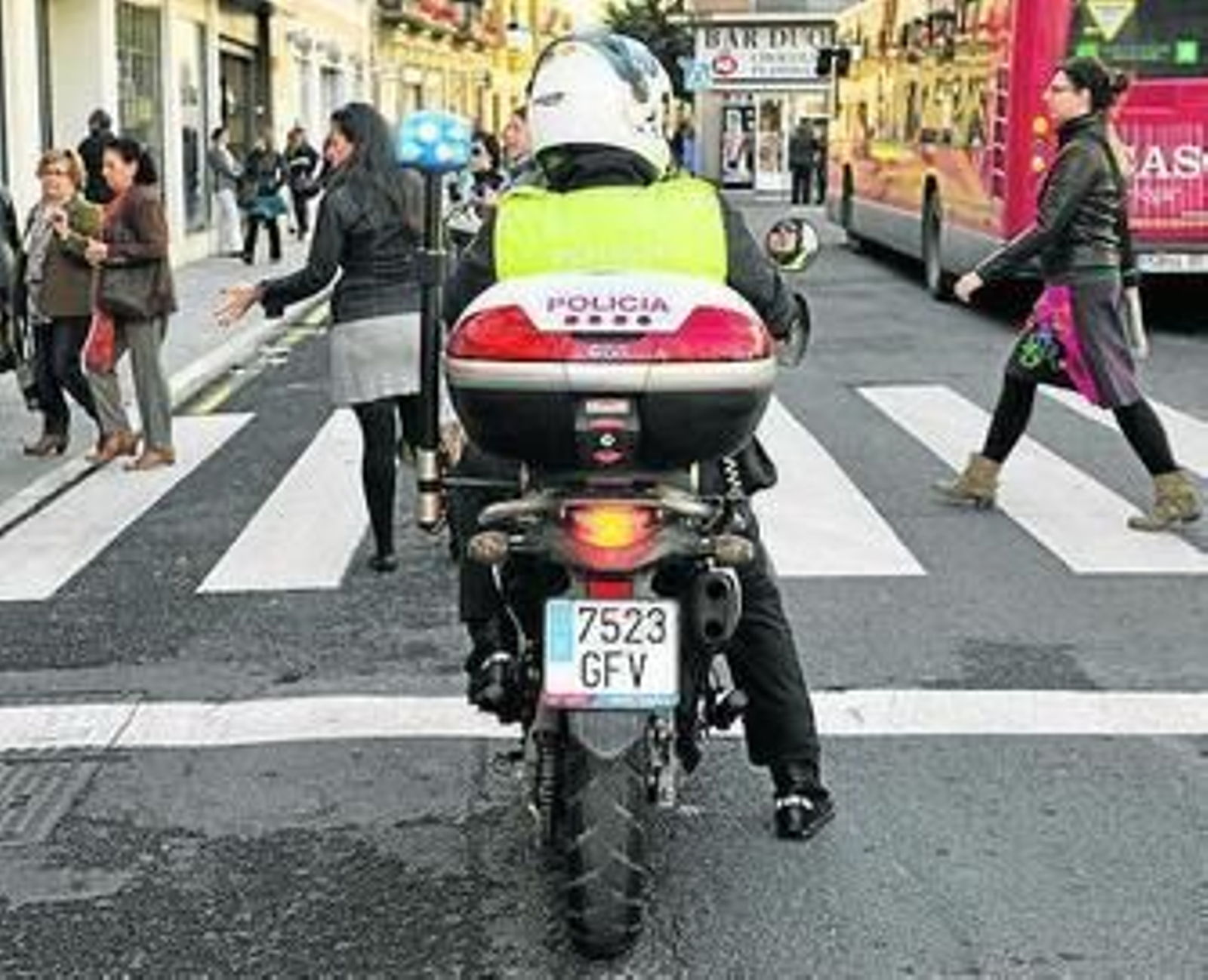 El Defensor del Ciudadano ve "falta de formación" en la Policía Local