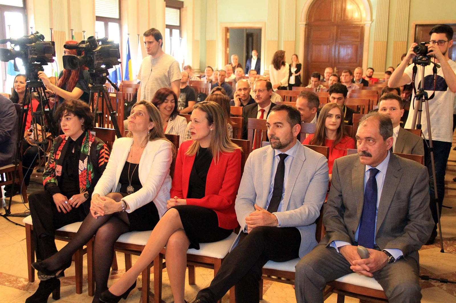 Imágenes de la recepción en el ayuntamiento a organizadores y participantes del Campeonato Europeo de Bádminton que se celebra en Huelva