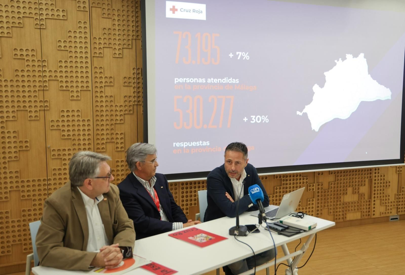El presidente provincial de Cruz Roja Málaga, Luis Utrilla; coordinador provincial de Cruz Roja en Málaga, Samuel Linares; y el secretario provincial de Cruz Roja en Málaga, Rafael J. Rodríguez. El presidente provincial de Cruz Roja Málaga, Luis Utrilla; coordinador provincial de Cruz Roja en Málaga, Samuel Linares; y el secretario provincial de Cruz Roja en Málaga, Rafael J. Rodríguez.