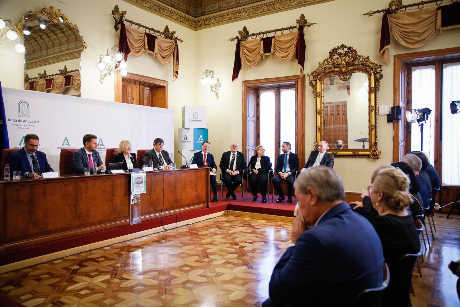 Juan Manuel Martín Robles ingresa como académico de Historia de Andalucía y te lo contamos en imágenes