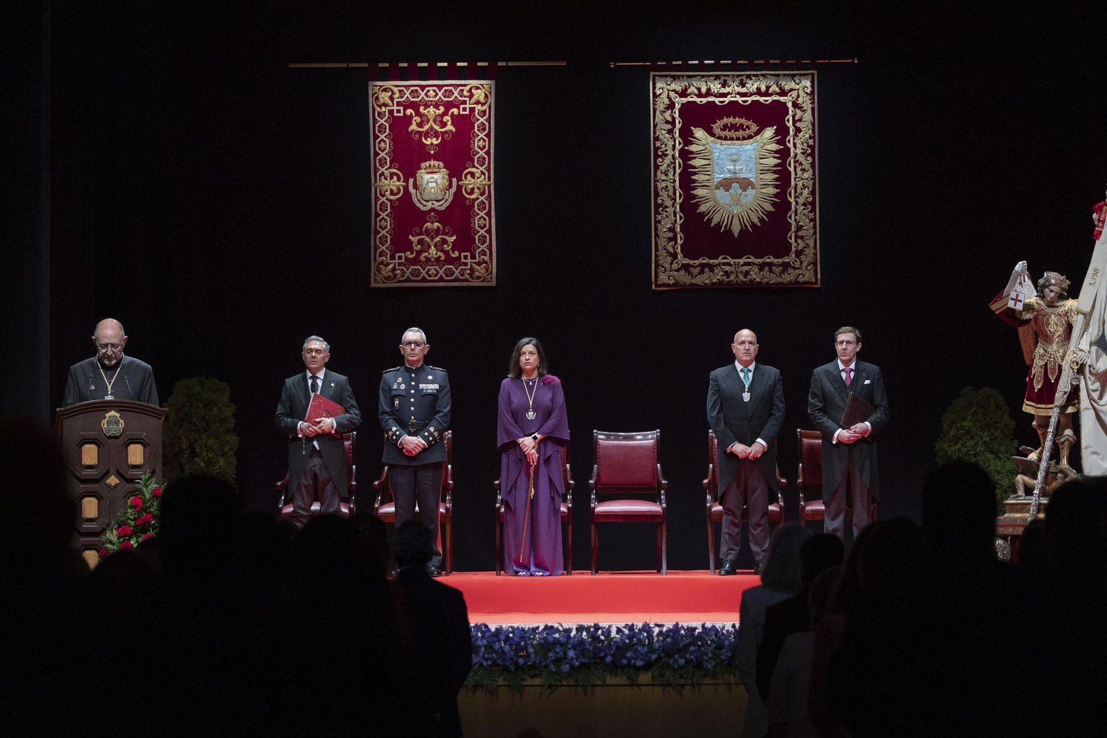Imágenes del pregón de Semana Santa y besamanos en San Fernando el Domingo de Pasión