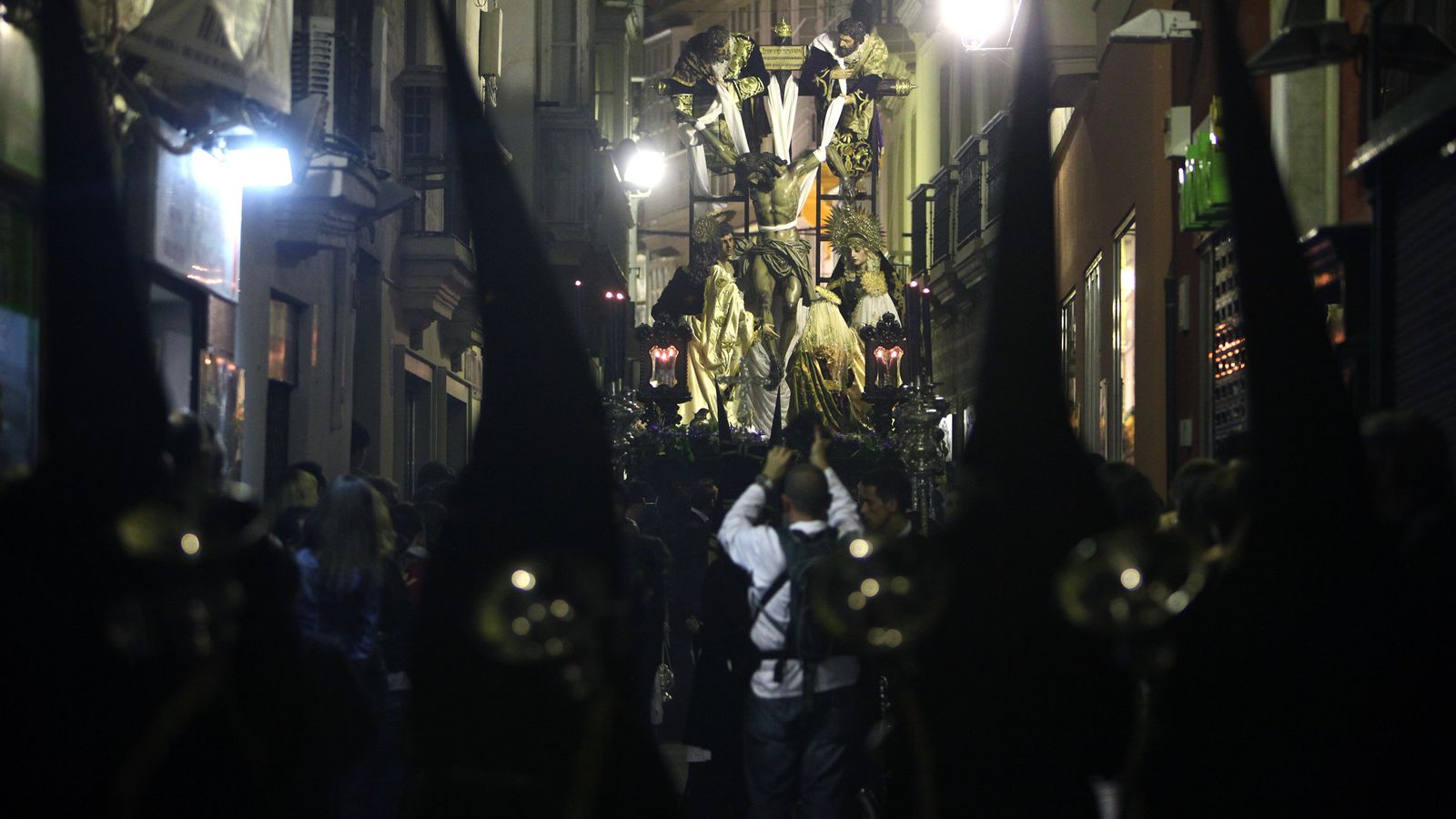 El paso del Descendimiento por la calle Compañía.