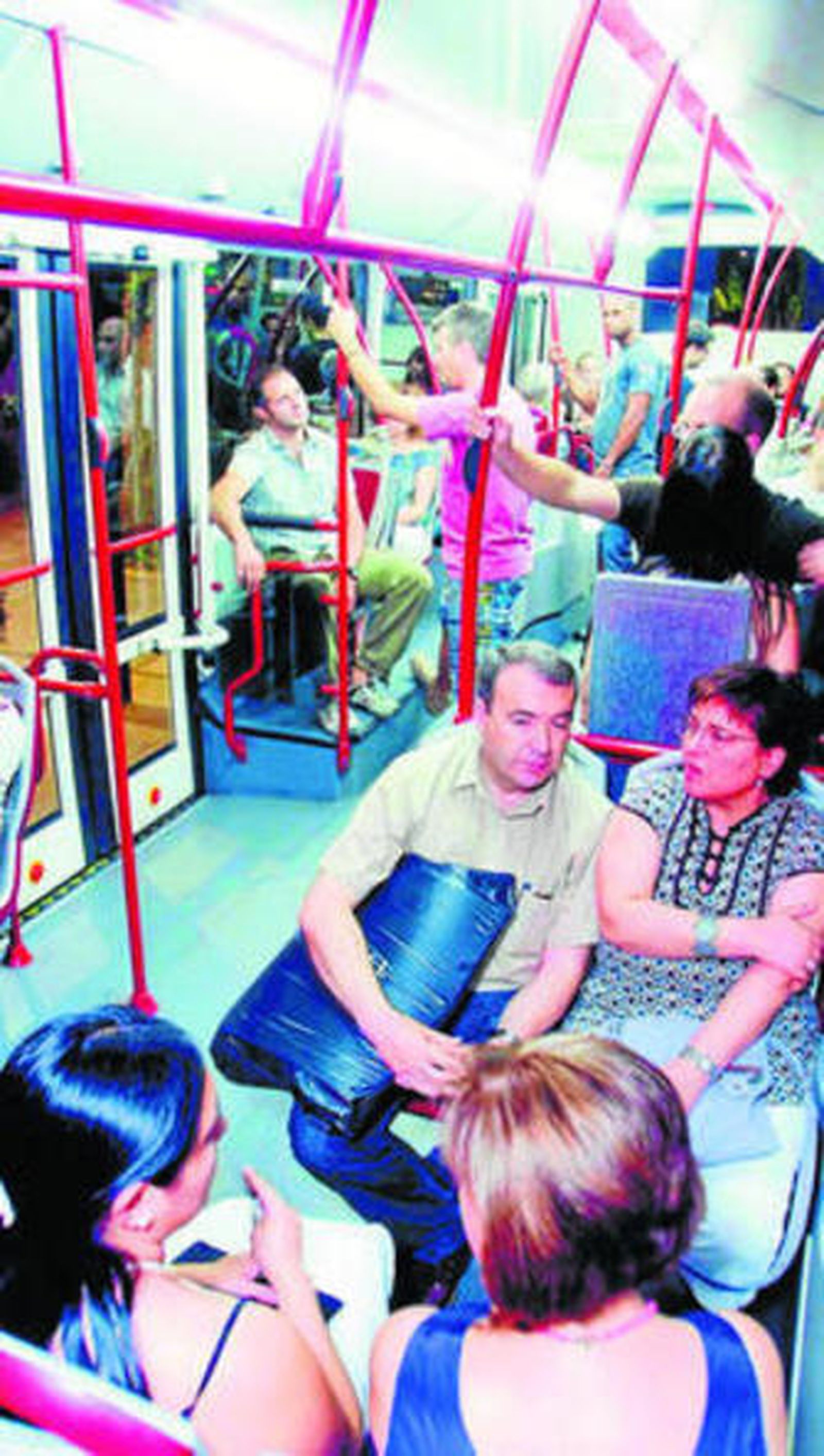 La mayoría de los viajeros cumplen con la ordenanza de viajeros.