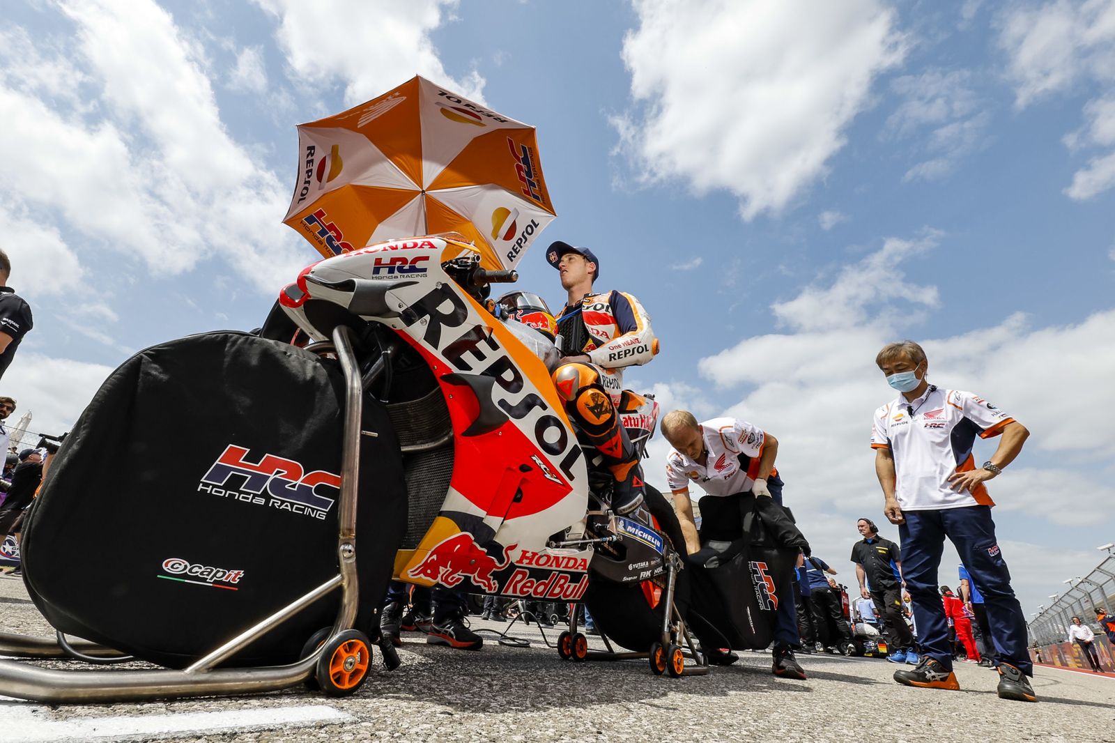 Pol Espargaró, momentos antes de iniciar la carrera en COTA.