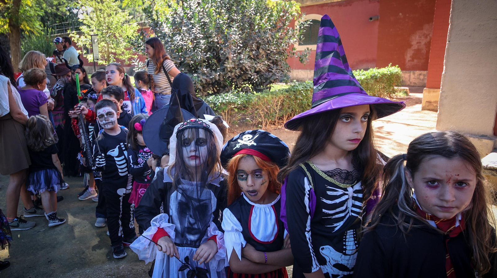 Miles de asistentes a la fiesta de Halloween en el Zoo de Jerez