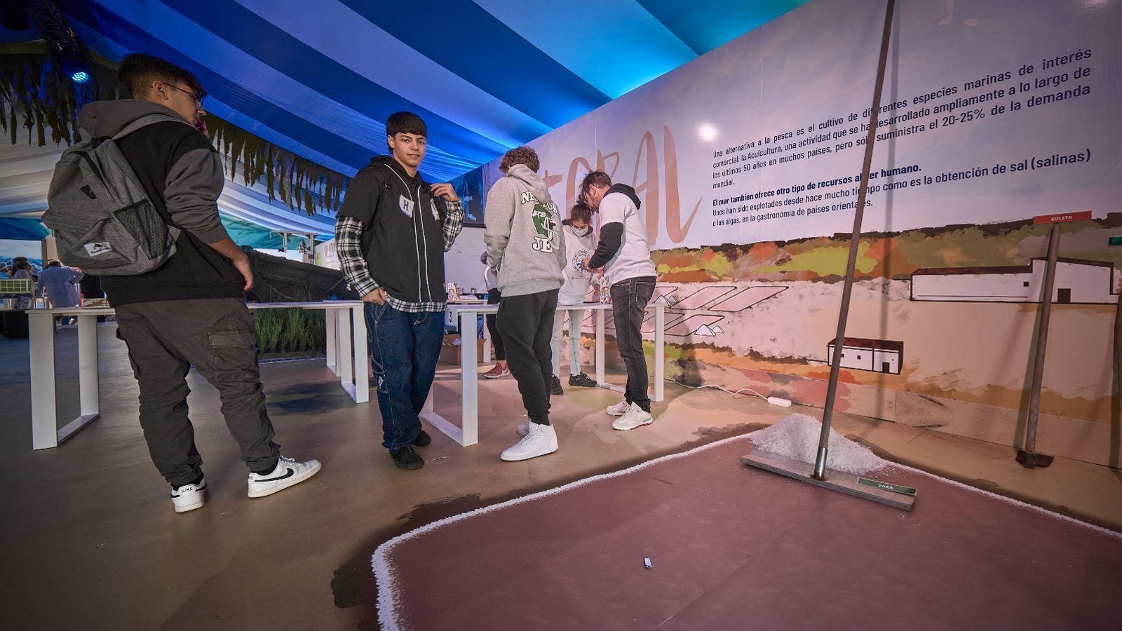Un taller sobre salinas en la Feria del Mar. Un taller sobre salinas en la Feria del Mar.