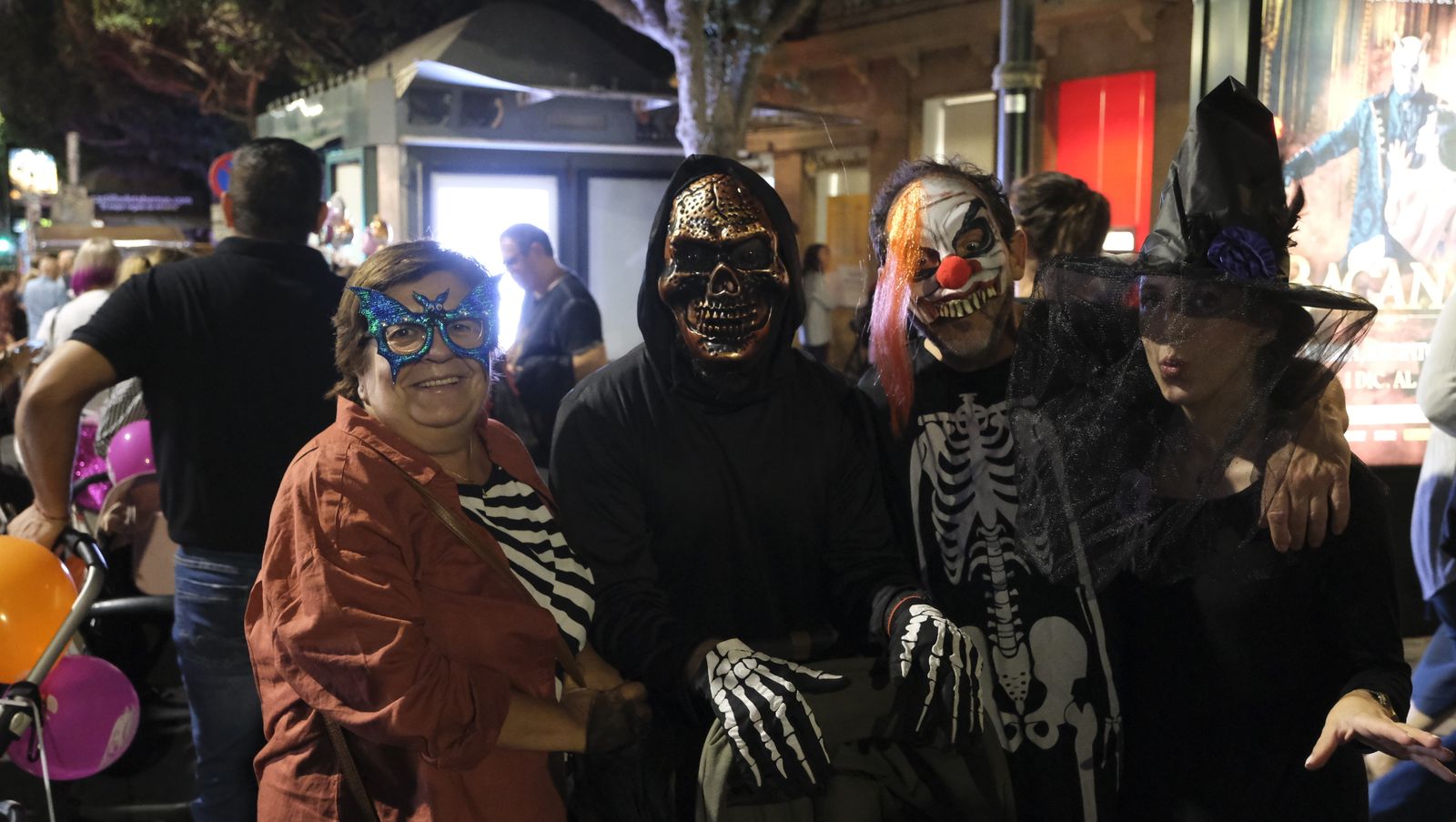 Las imágenes de la Noche en Negro en Almería, Halloween.