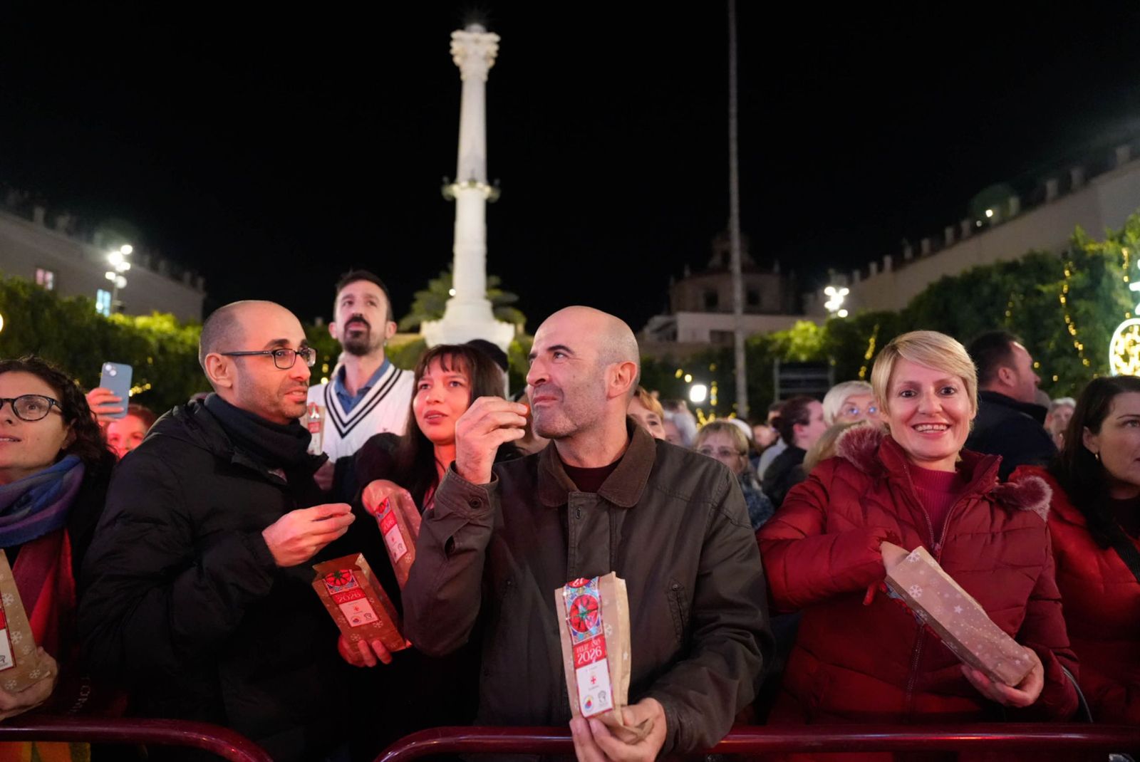 Almería despide con los 12 tomates cherry de la suerte el año 2025