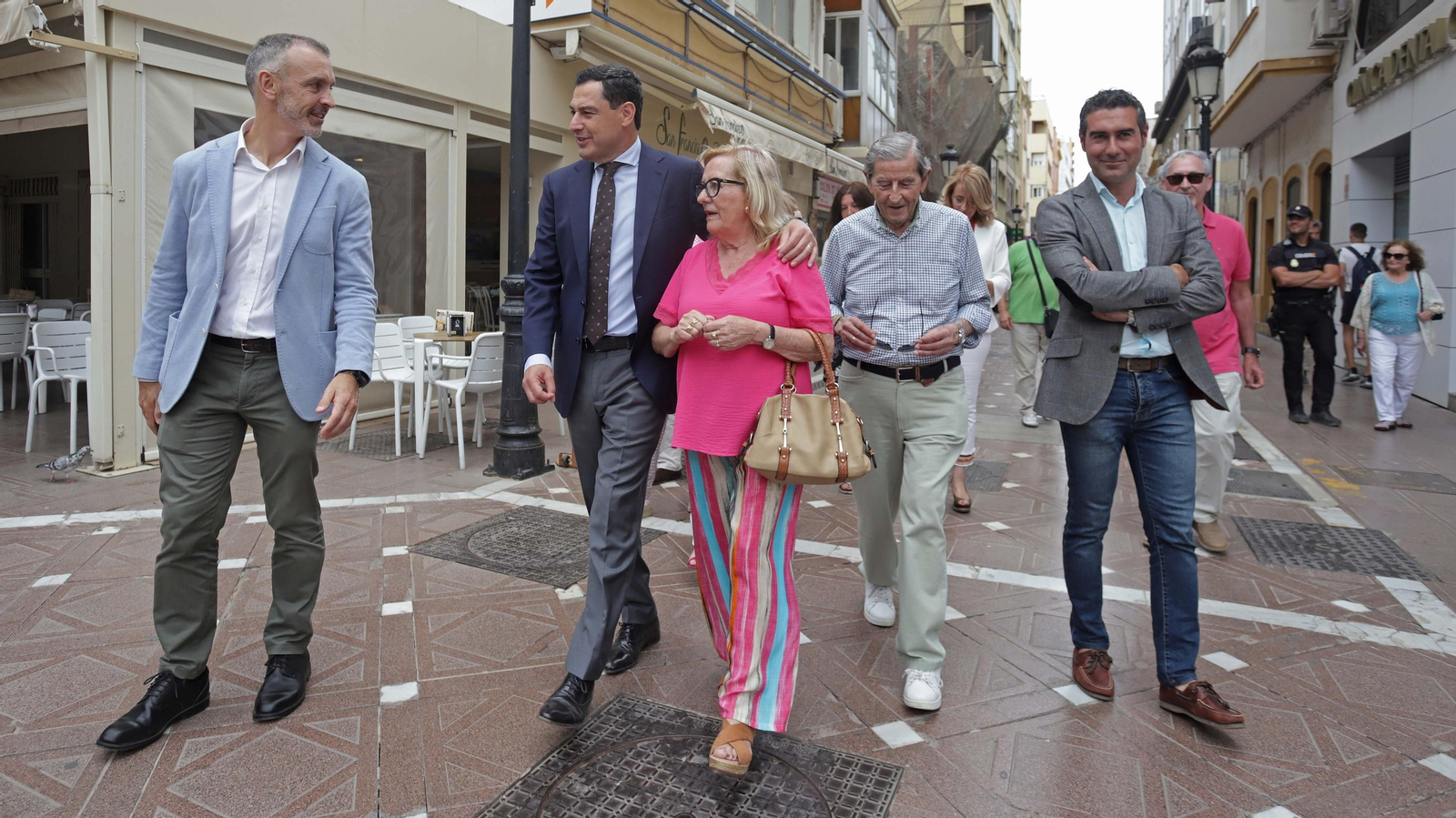 Fotos de la visita de Juanma Moreno a La Línea