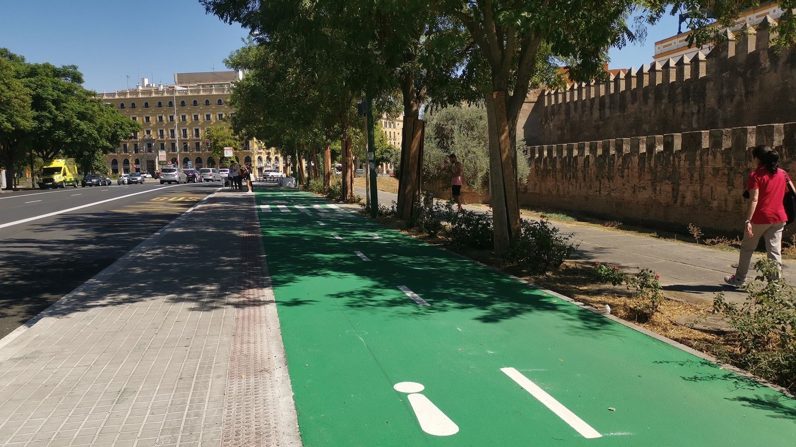 Obras ya finalizadas junto a la Muralla de la Macarena.