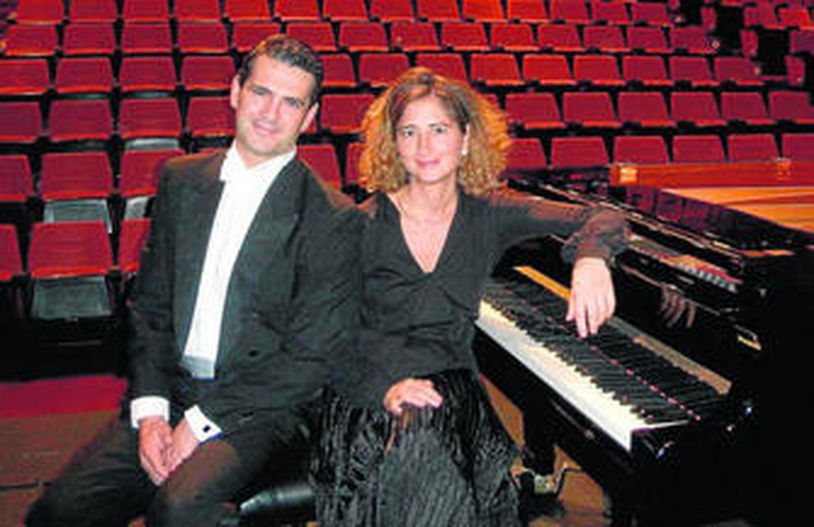 Borja Otero y Mari Deli Rodríguez, profesores del Conservatorio Javier Perianes, actúan hoy en el Conservatorio.