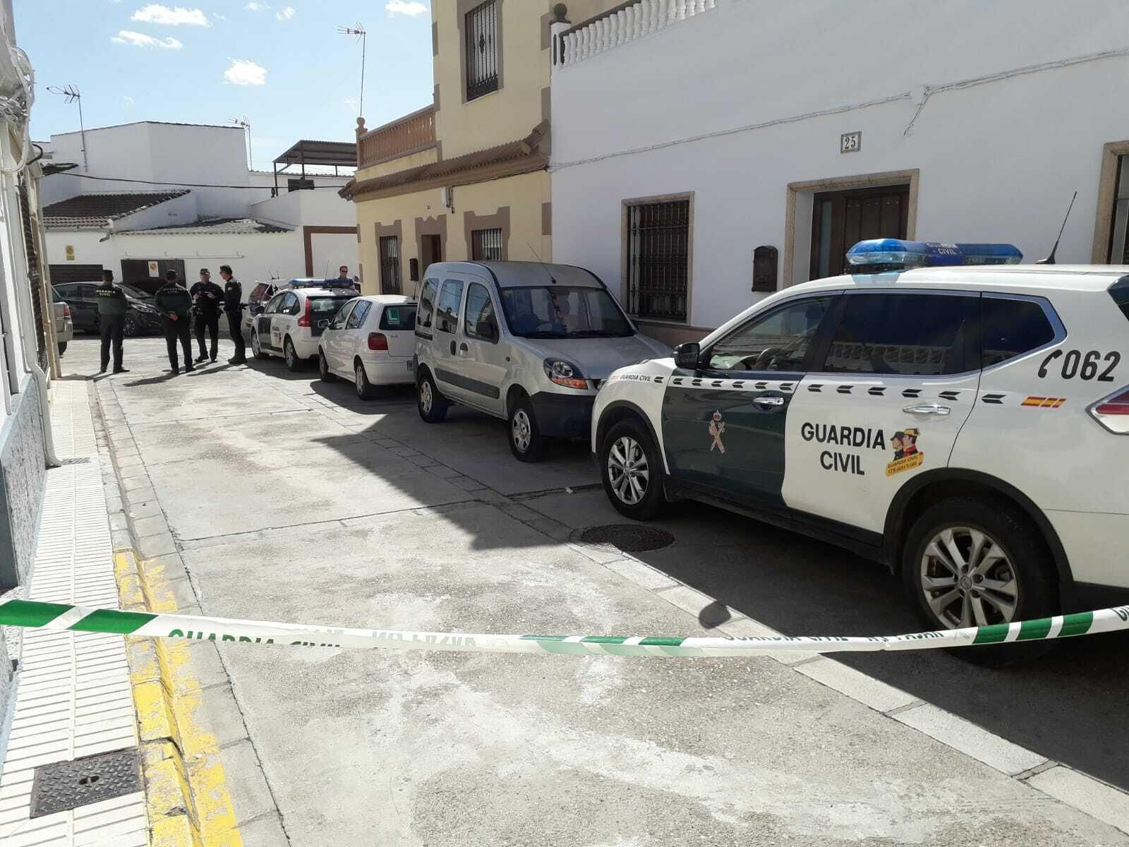 La Guardia Civil acordona la zona donde han tenido lugar los hechos.