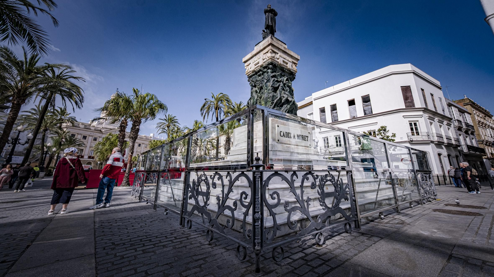 Las imágenes de cómo se prepara la ciudad de Cádiz para la Semana Santa 2025