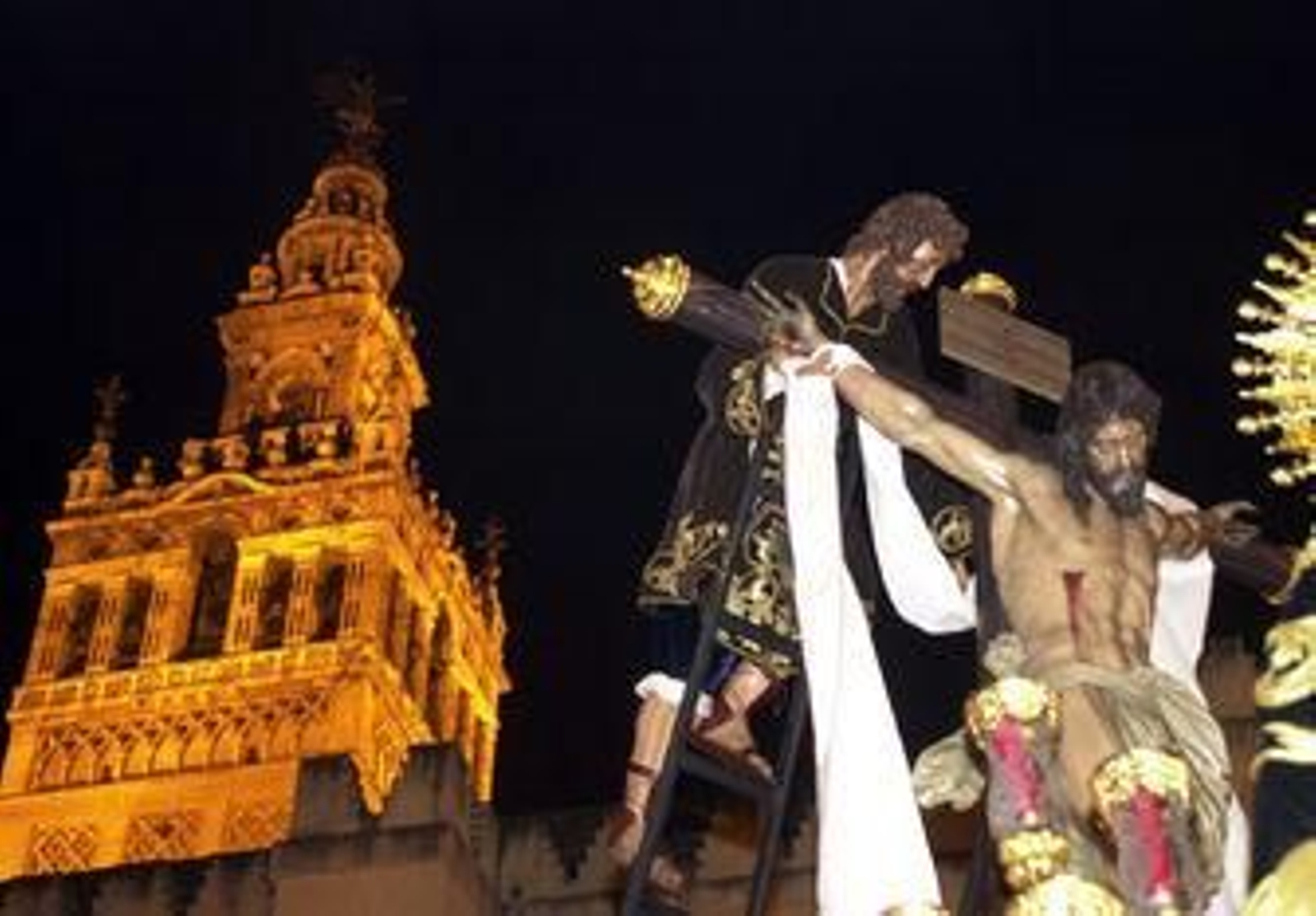 Podemos calienta el debate al reivindicar la titularidad pública de la Giralda