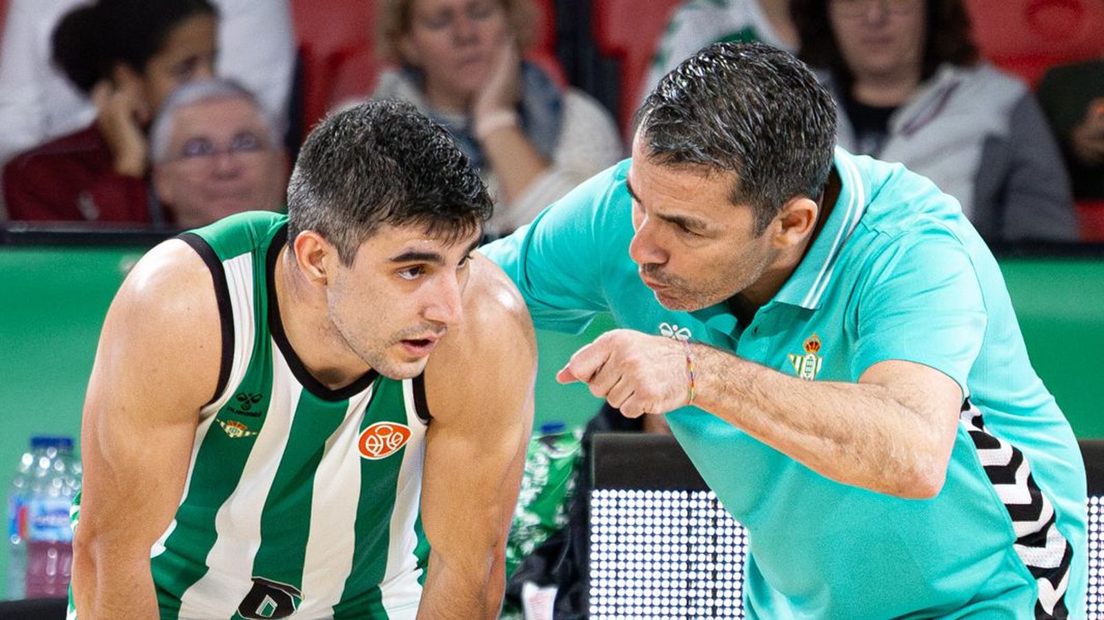 Gonzalo García de Vitoria da instrucciones a Pablo Marín.