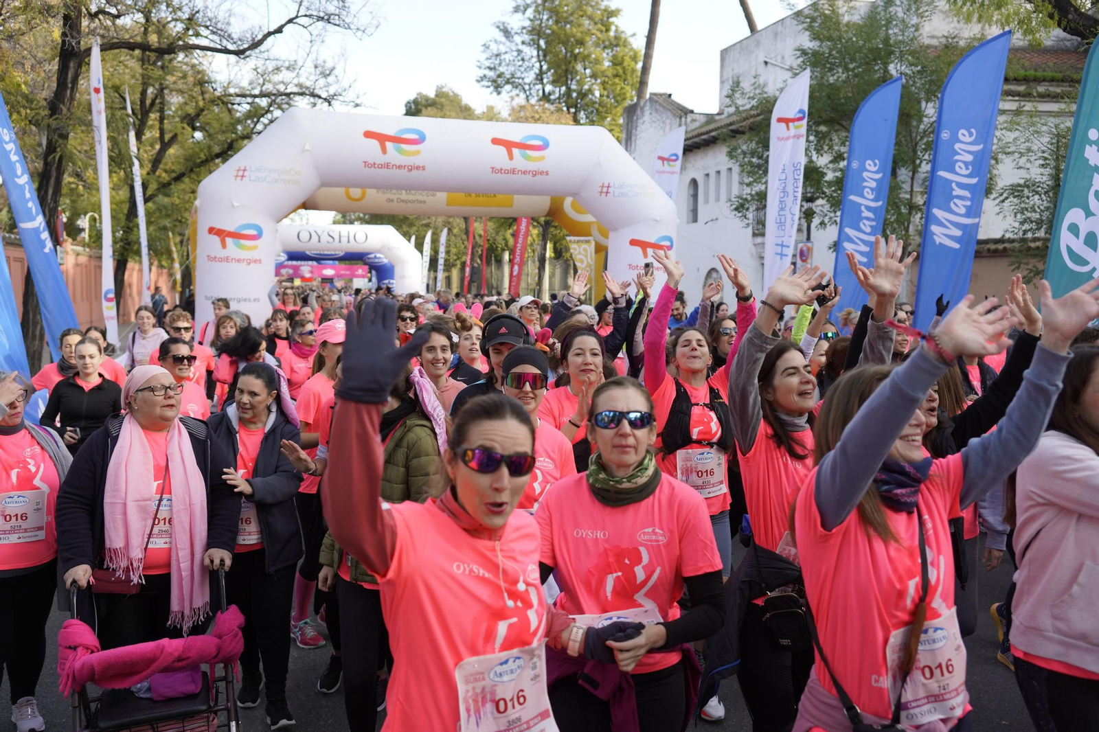 Búscate en las fotos de la Carrera de la Mujer de Sevilla