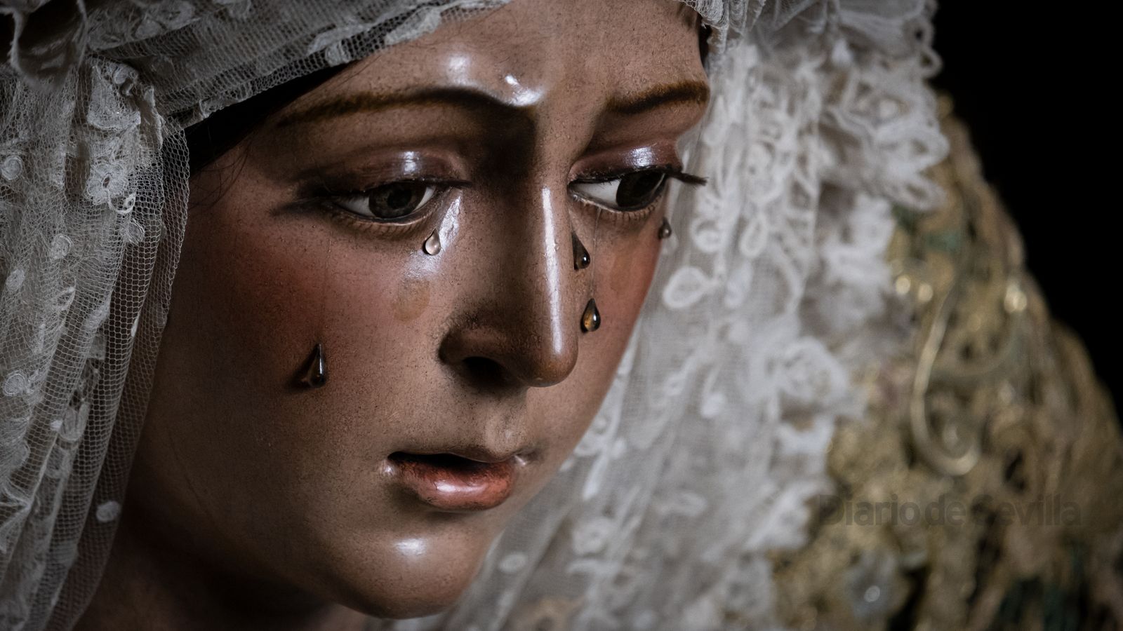 La veneración a la Virgen de la Esperanza Macarena, en imágenes