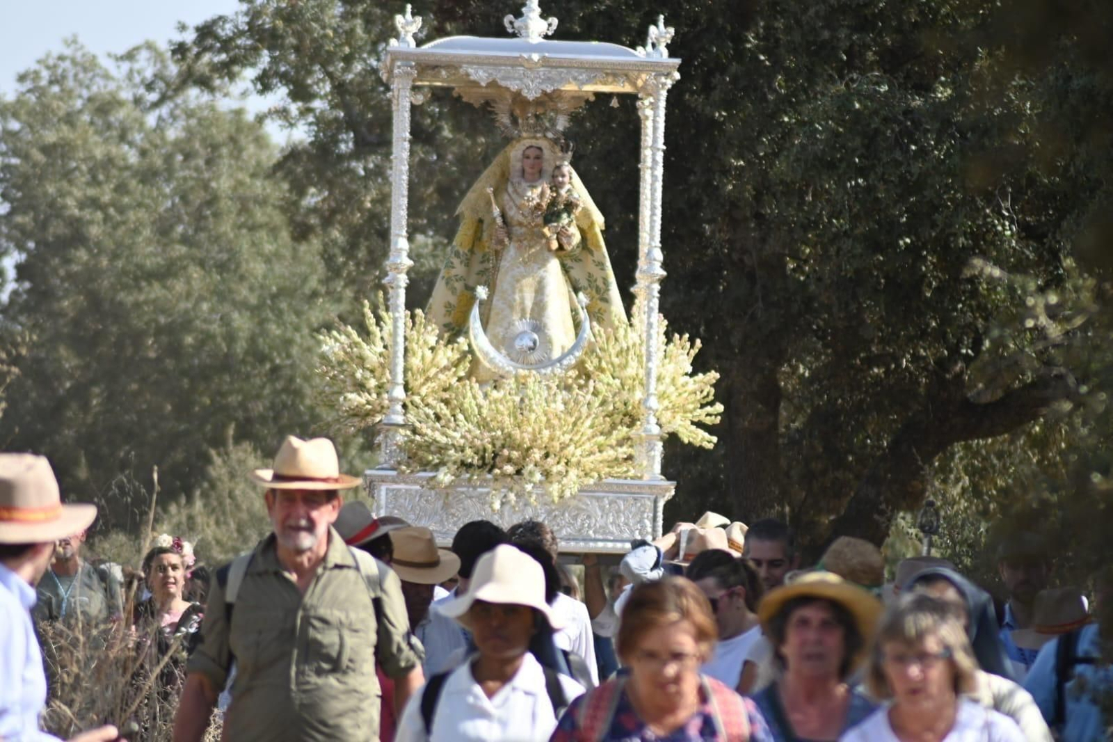 Traslado de la Virgen de Luna de Villanueva de Córdoba a la ermita de la Jara.
