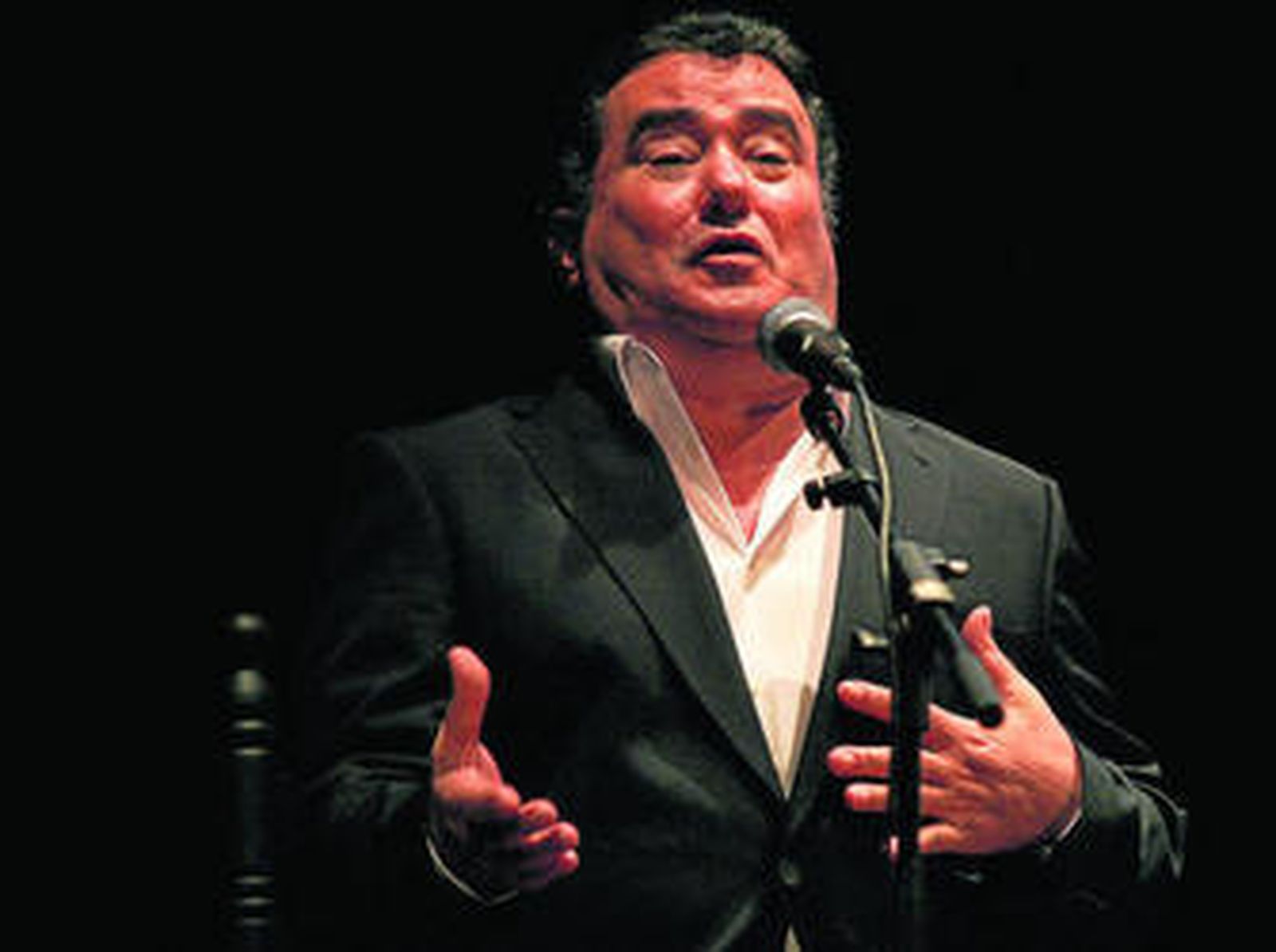 El cantaor José Menese durante una actuación.