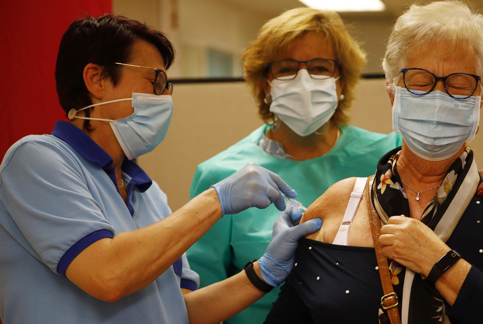 El comienzo de la vacunación a la población de 70 a 79 años de Córdoba, en fotografías