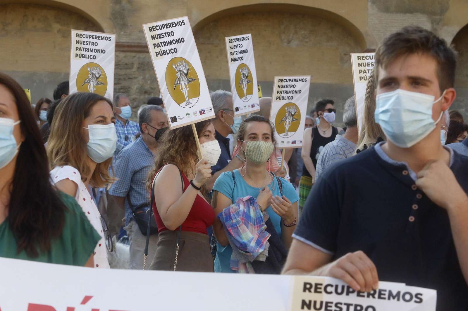 La protesta contra las inmatriculaciones de la Iglesia en Córdoba, en fotografías