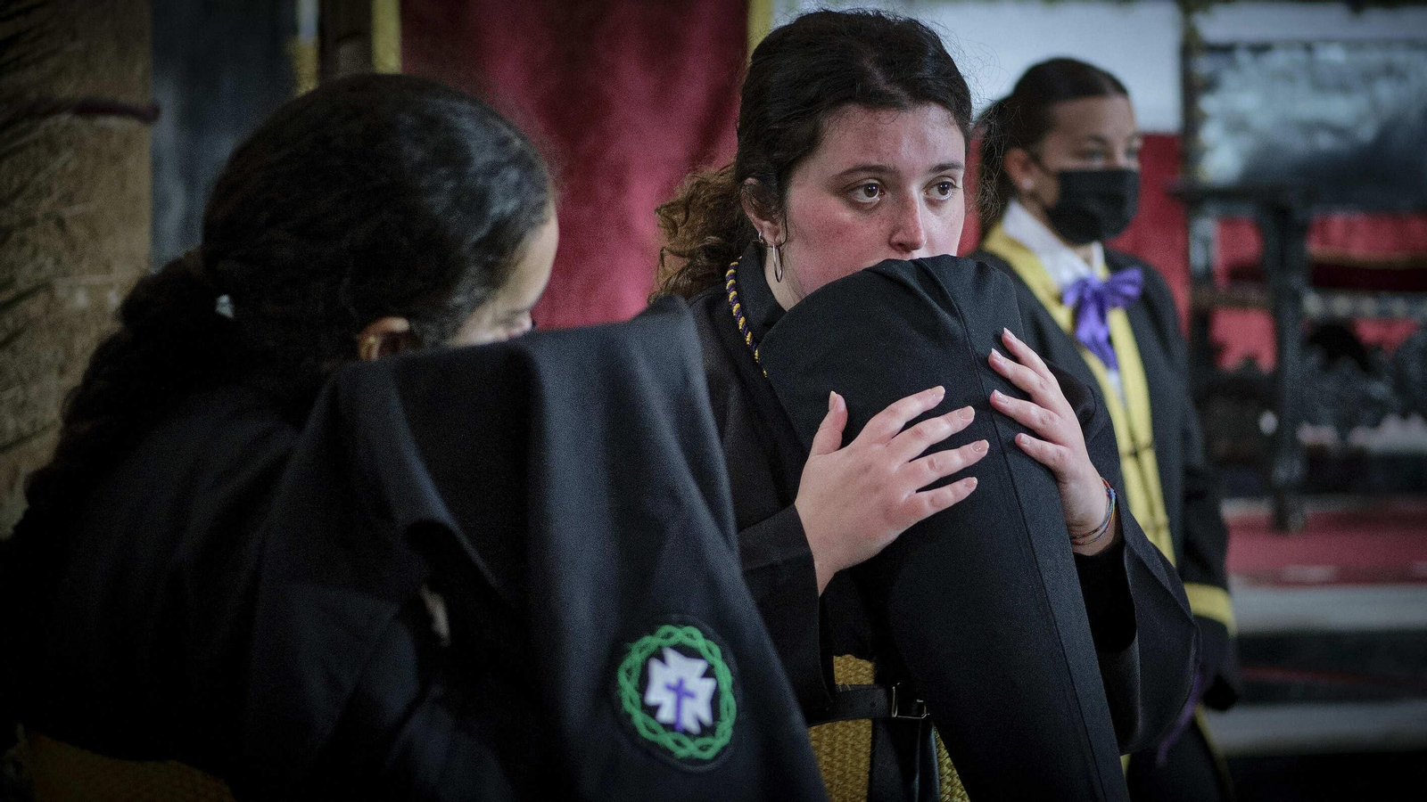 Sanidad suspende su salida procesional, los hermanos de la cofradía realizan estación de penitencia en el interior de Santa Cruz.