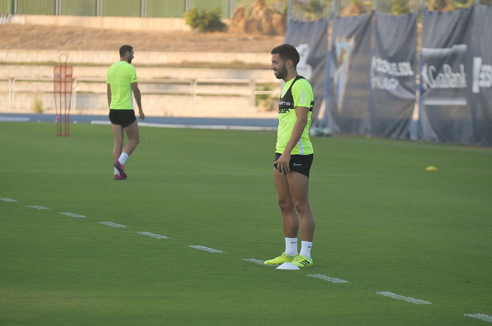 Las fotos del entrenamiento del Málaga CF tras la tormenta