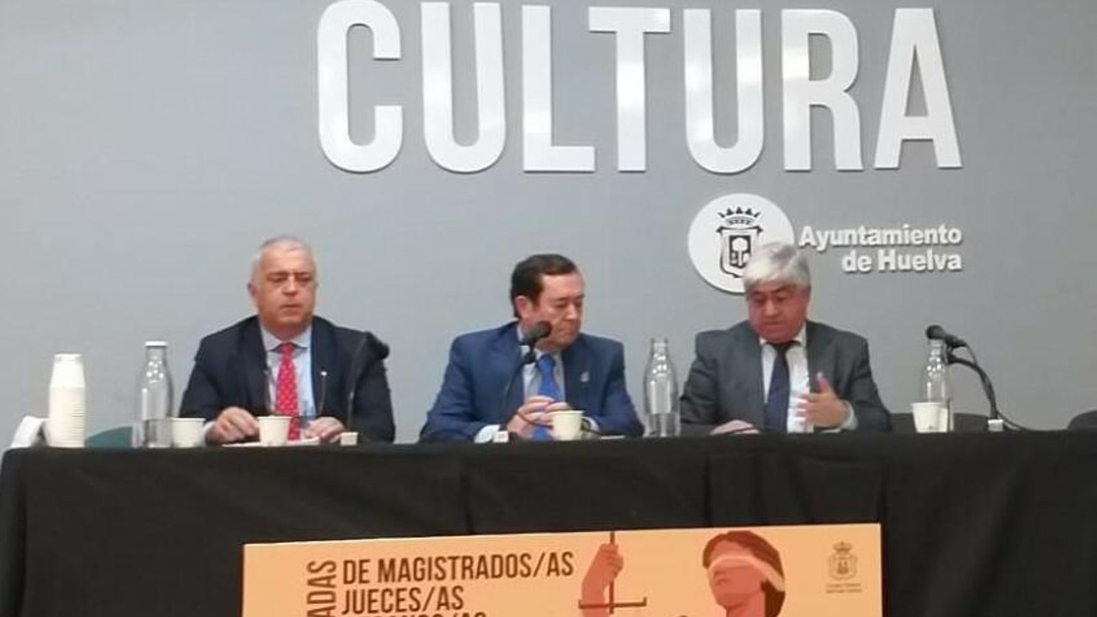 José María Páez, Antonio Pontón y José Manuel Borrero, ayer en la clausura.