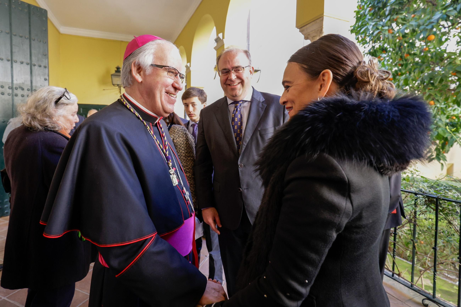 Las imágenes del ingreso como académico de Erudición en la academia de Medicina del arzobispo José Ángel Saiz Meneses
